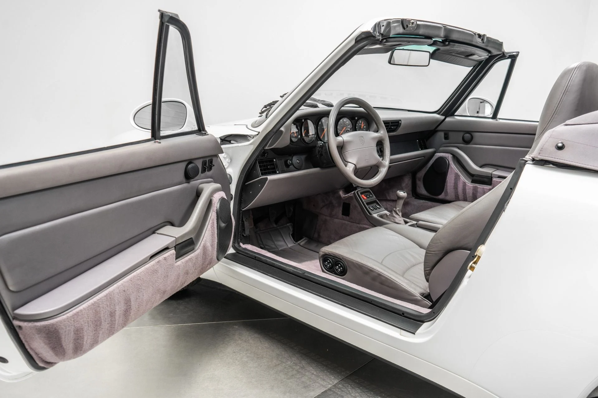 mph021_2210653698_Used_1995_Porsche_911_Carrera_1788212856_ffc22cc8ae