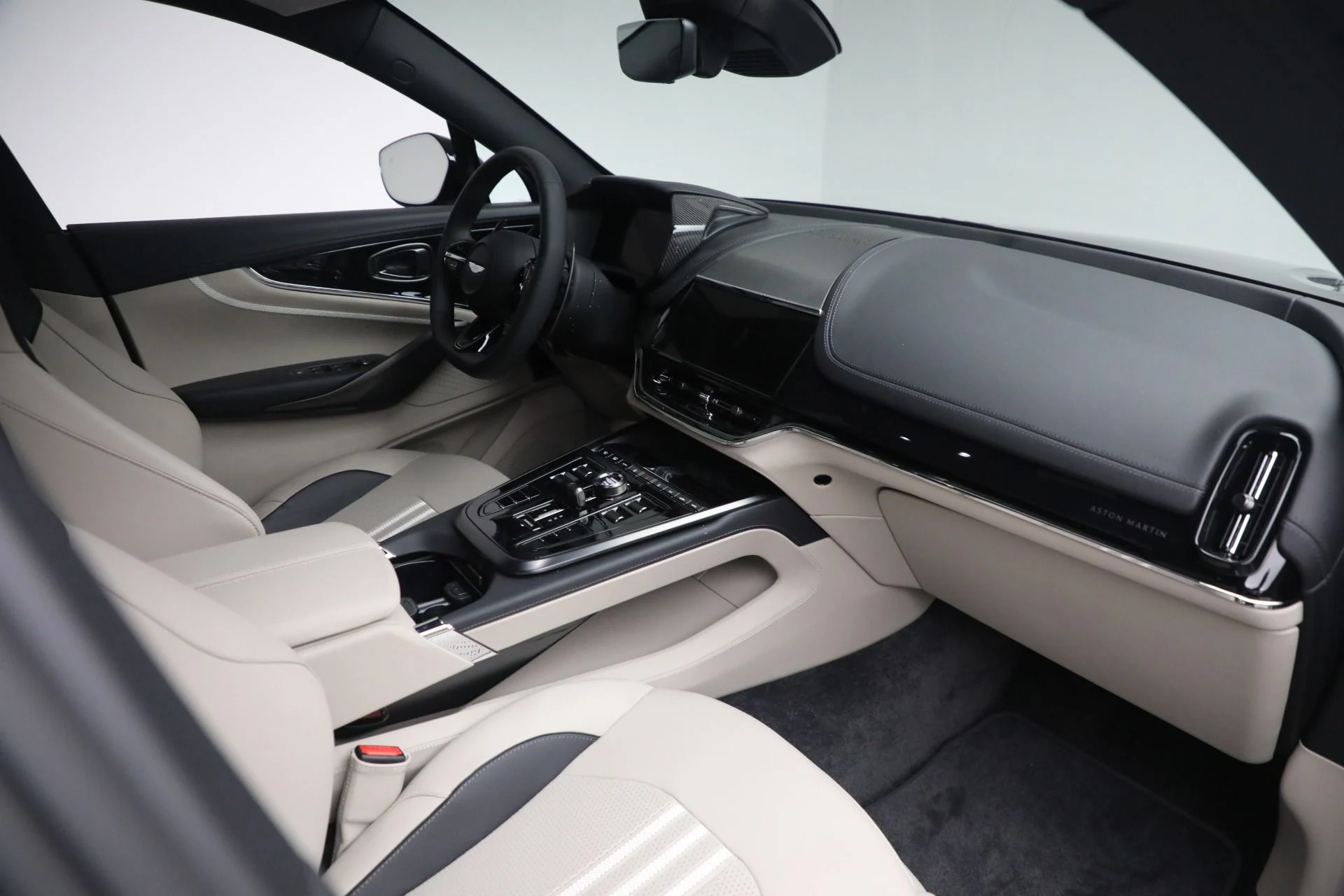 mph021_2218922736_New_2025_Aston_Martin_DBX_707_e9930381f3