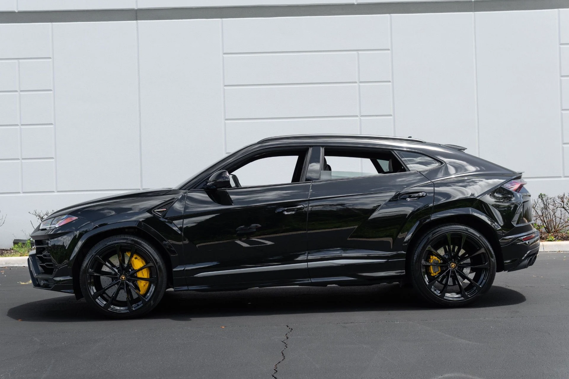 mph021_2223681064_Used_2022_Lamborghini_Urus_1776127481_41f0754175
