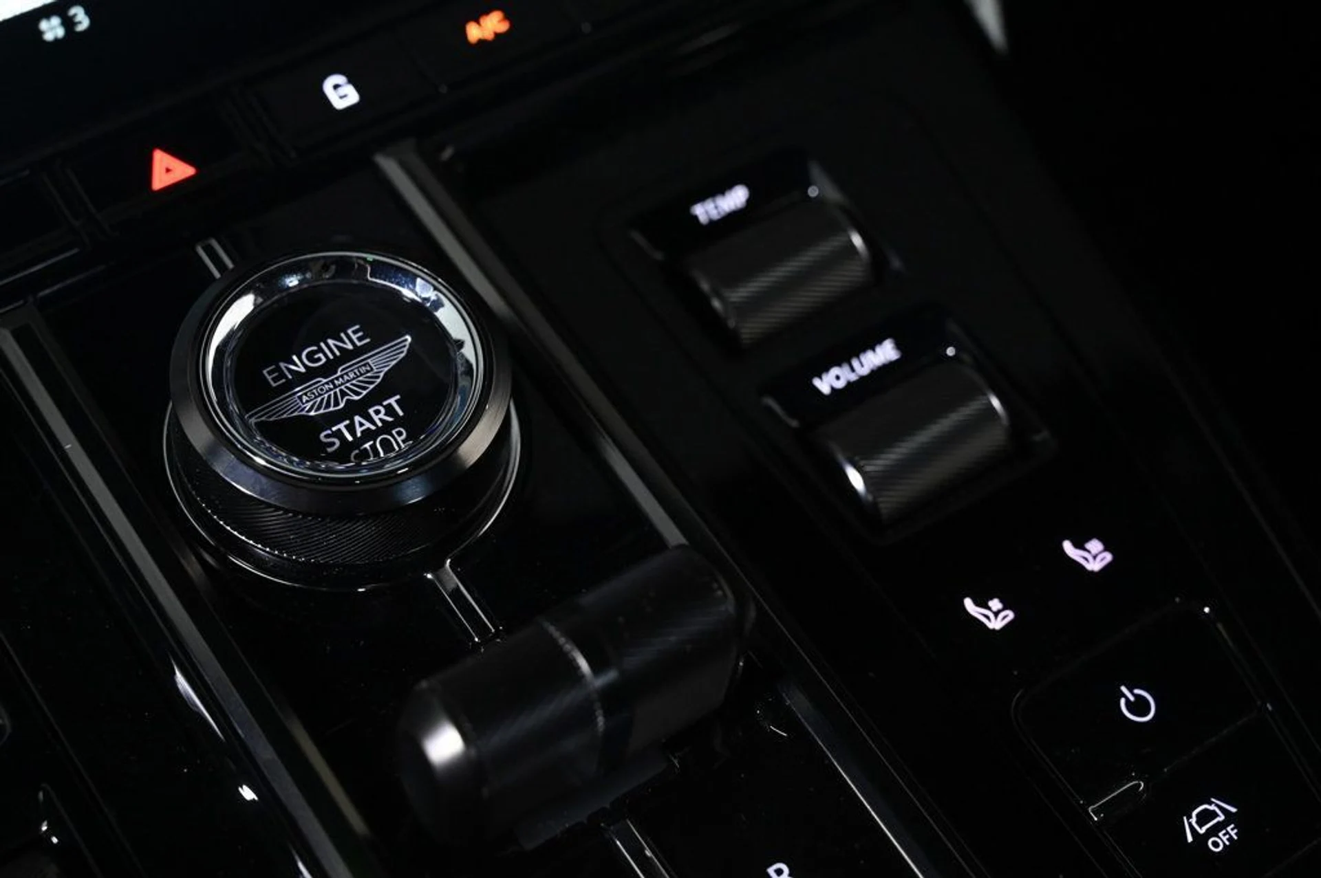 mph021_2231582284_used_2025_aston_martin_vantage_base_11350_22975162_21_1024_b5e633bdc9