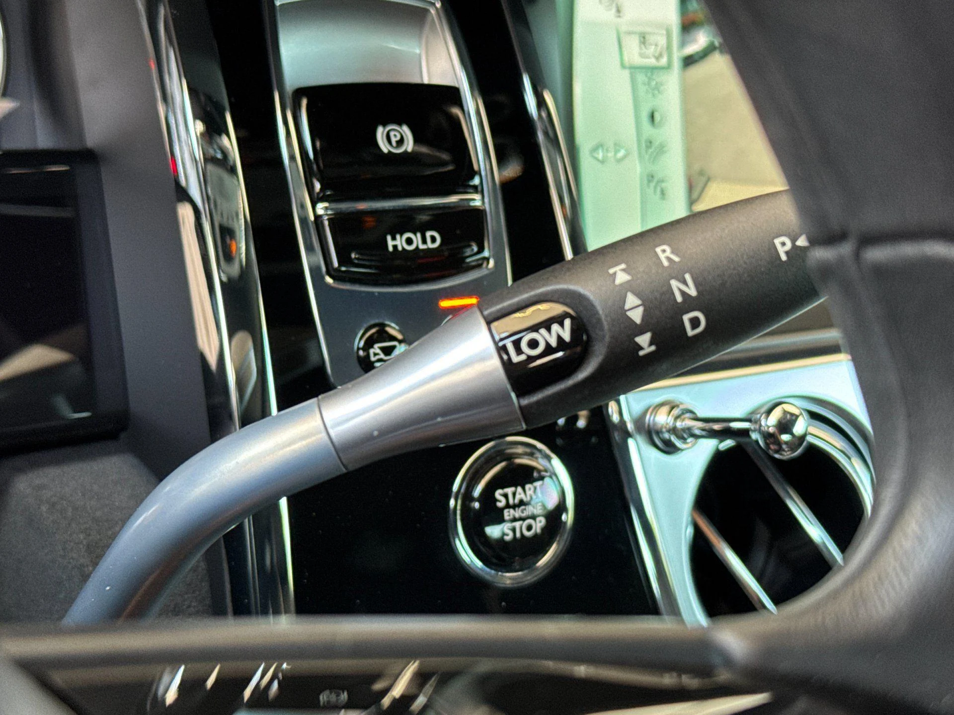 mph021_2231611783_Used_2014_Rolls_Royce_Wraith_1786096228_33f3aac723