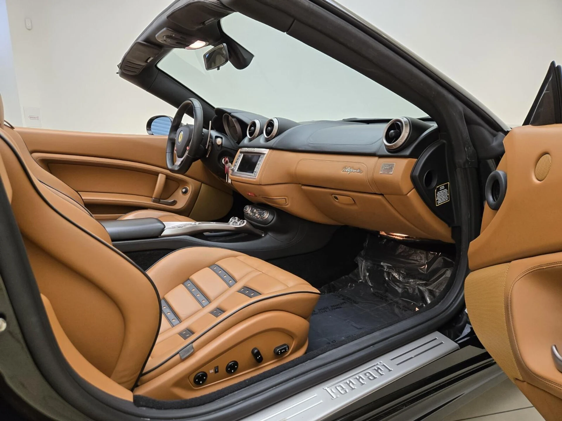 mph021_2236485138_Used_2012_Ferrari_California_1753249610_7cdbc06892