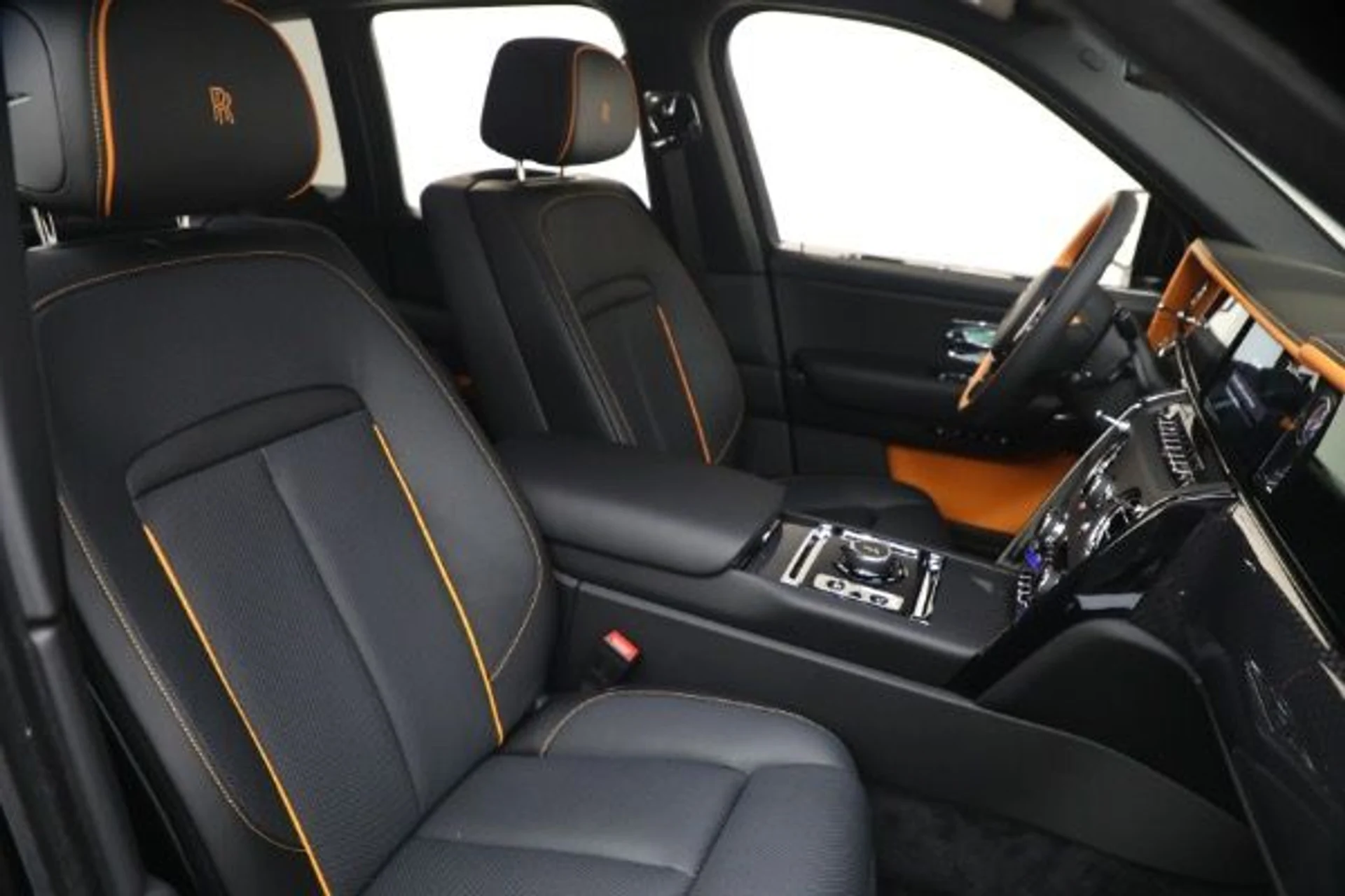 mph021_2237682310_New_2026_Rolls_Royce_Black_Badge_Cullinan_c9ff0ae784