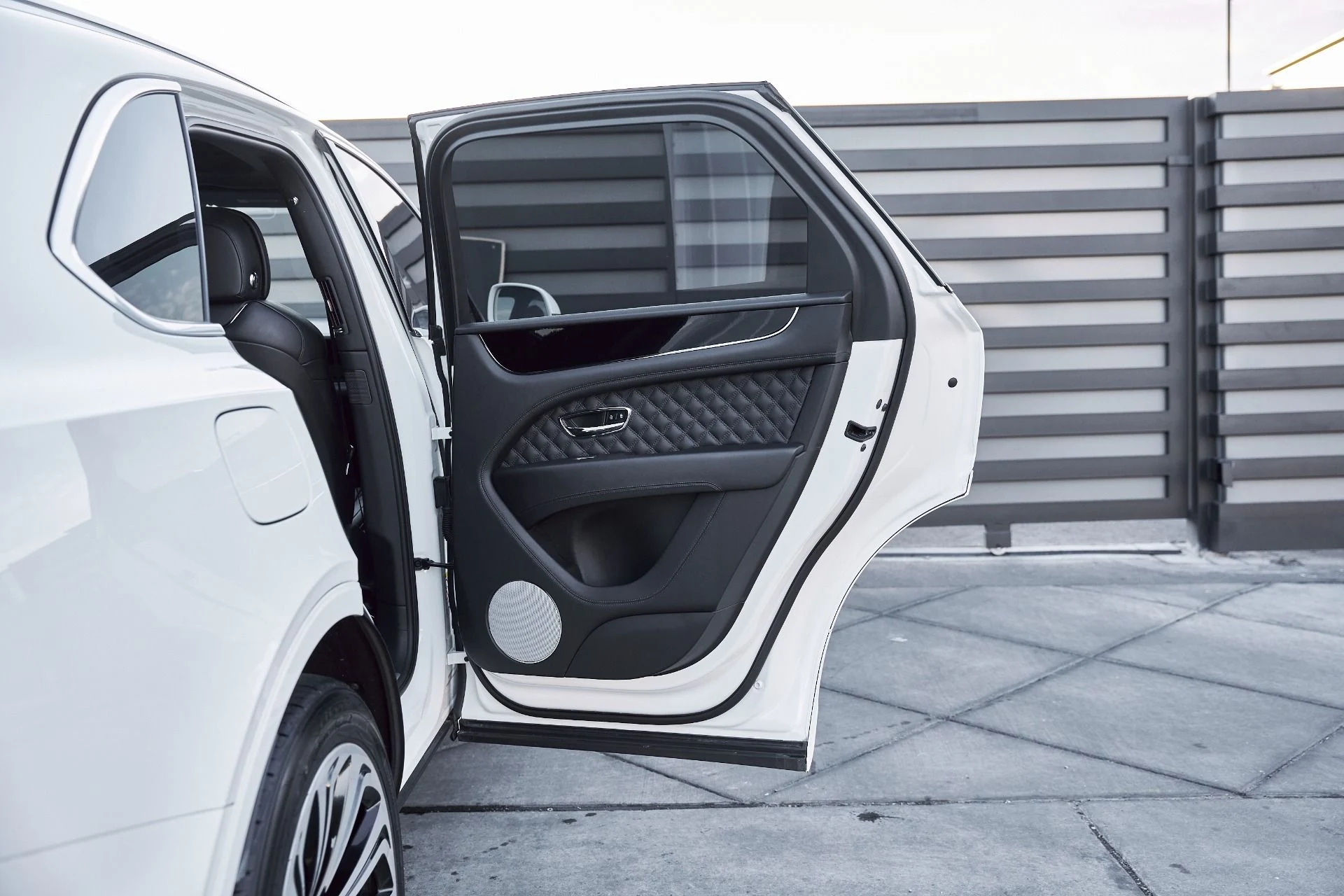 mph021_2241814262_Used_2022_Bentley_Bentayga_V8_1768246115_3f07070f5b