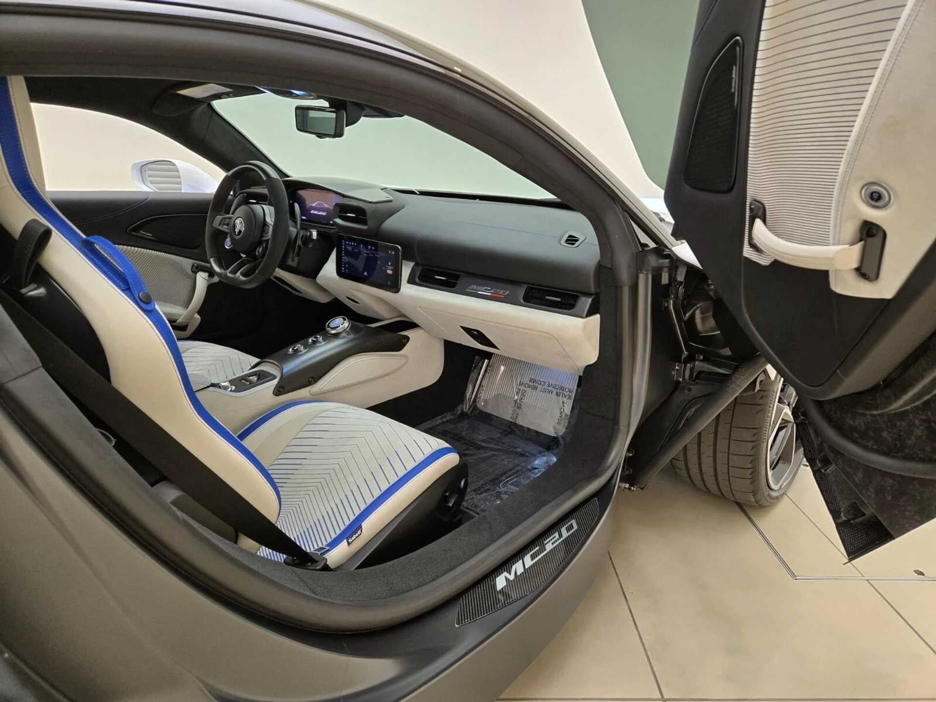 mph021_2262641260_Used_2023_Maserati_MC_20_1762849615_ad924b7ad9