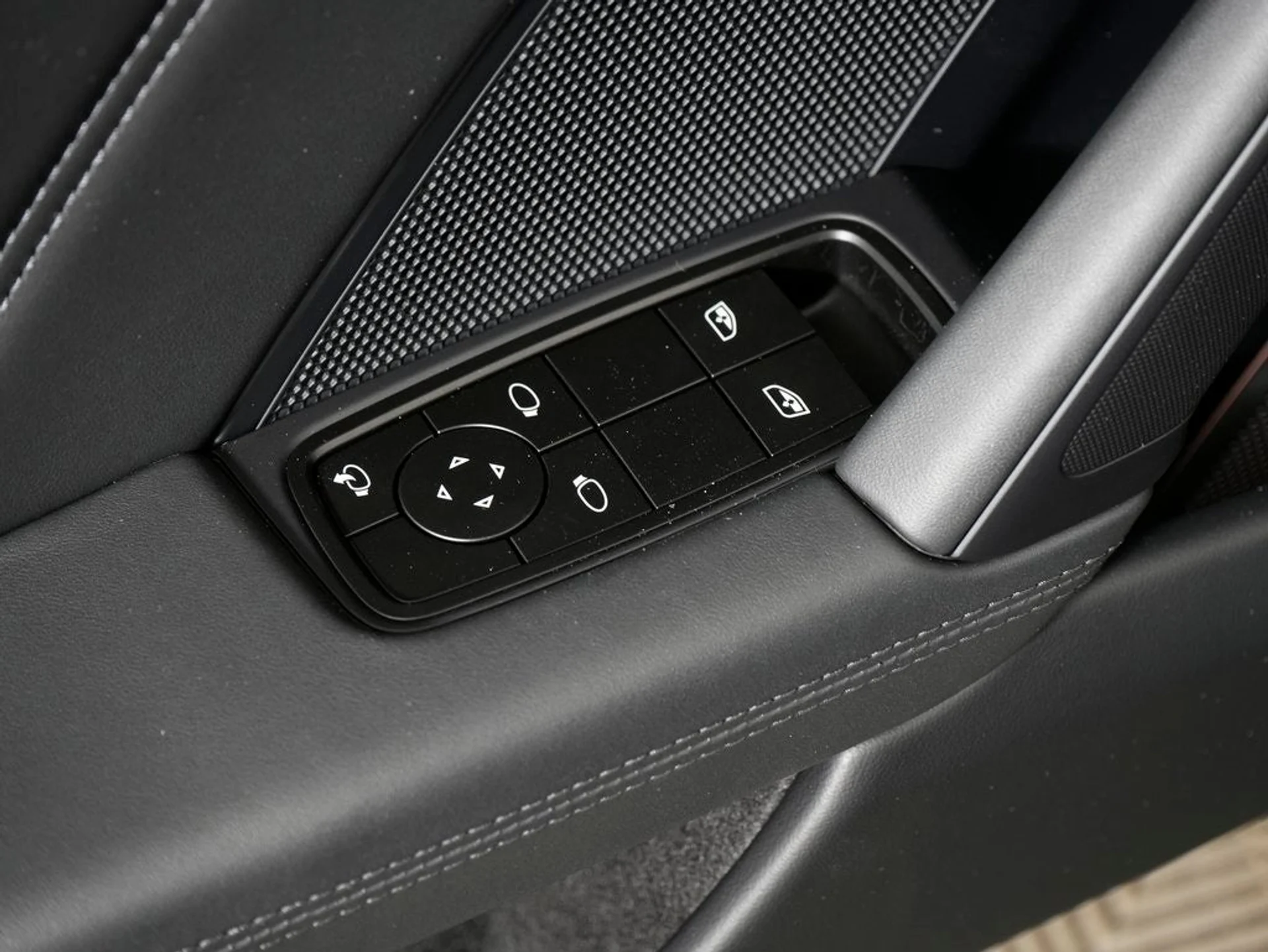 mph021_2267064929_22_1430e0a370