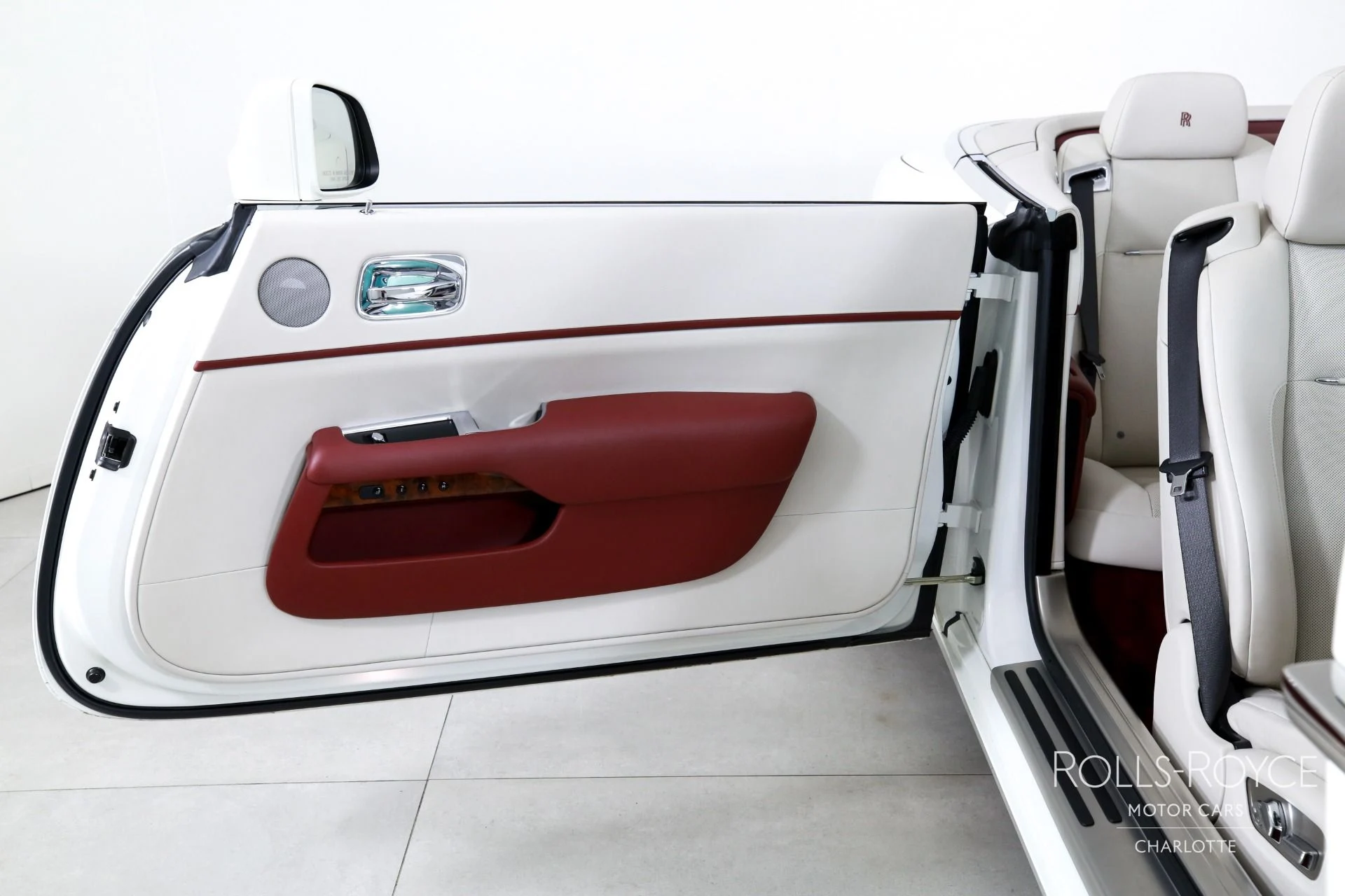 mph021_2274398628_Used_2020_Rolls_Royce_Dawn_1775592549_1bcb685c00