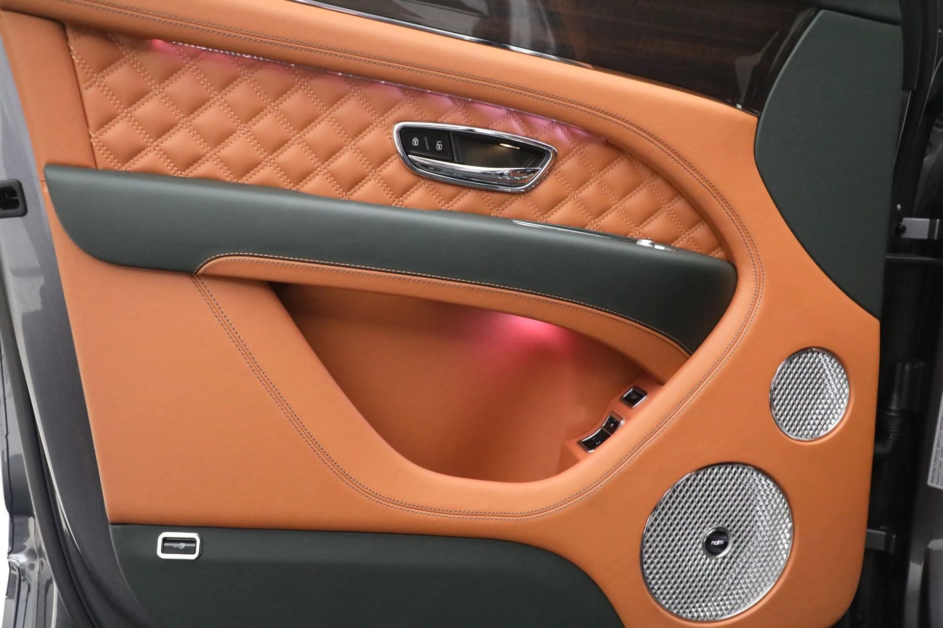 mph021_227699610_Used_2023_Bentley_Bentayga_Azure_Hybrid_1721850994_d8542f4016