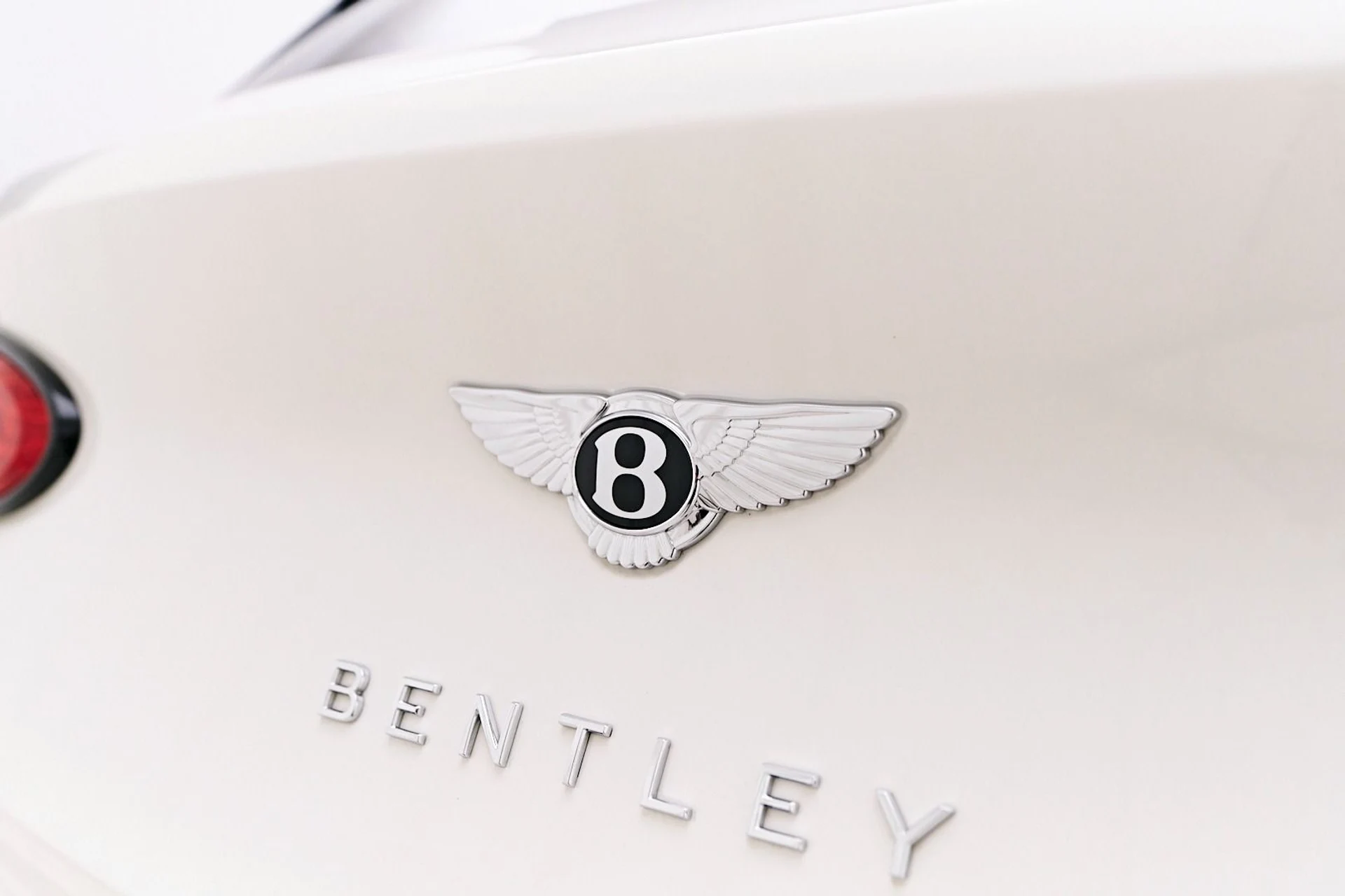 mph021_2277535235_Used_2023_Bentley_Bentayga_EWB_Azure_1745273088_a0997194b1