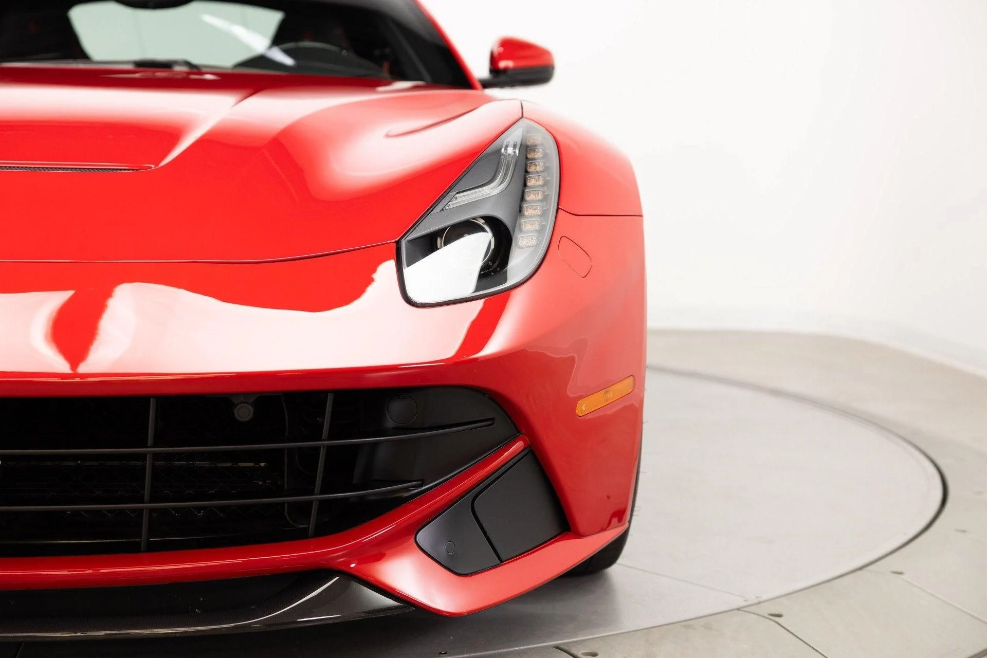 mph021_2281188068_Used_2017_Ferrari_F12berlinetta_1787147098_5c4521b091