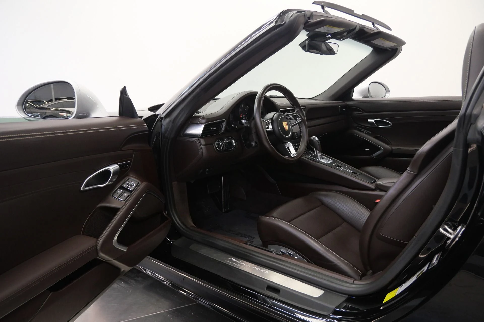 mph021_2288605189_Used_2019_Porsche_911_Targa_4_GTS_Exclusive_Manufaktur_Edition_Sport_Design_Package_1780416617_40c5c4d580
