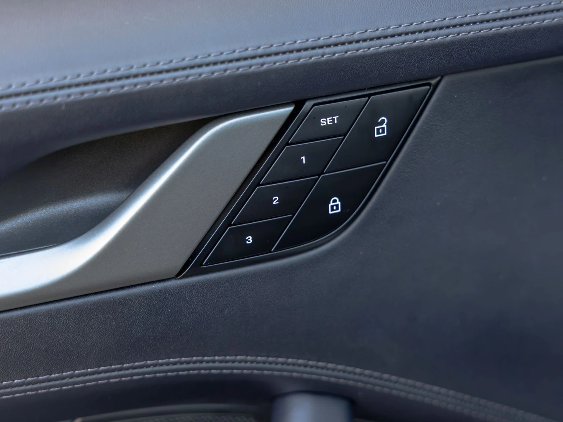 mph021_2295369732_22_a095d8ccee