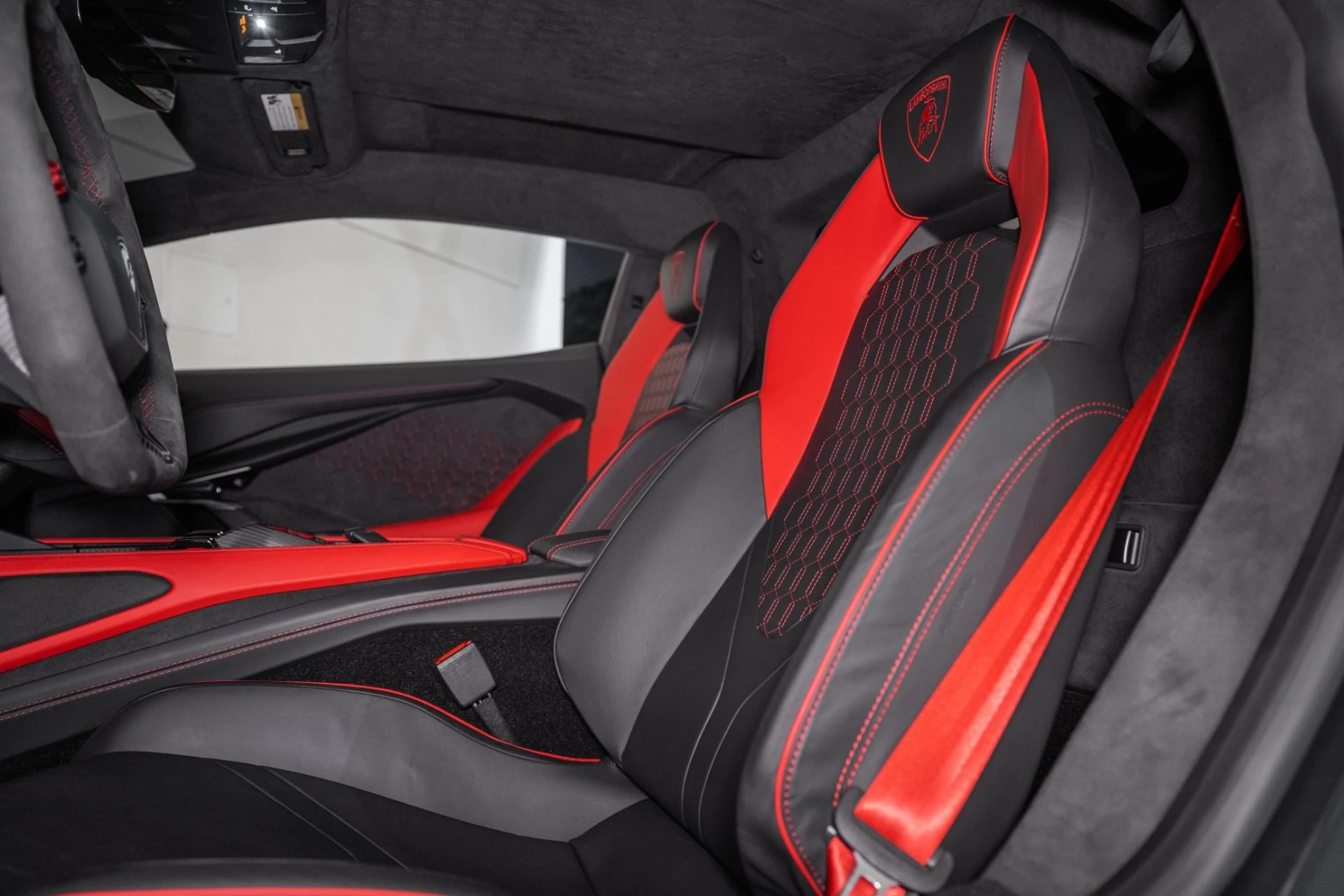 mph021_229672216_Used_2024_Lamborghini_Revuelto_1754711013_6cf9fd5583