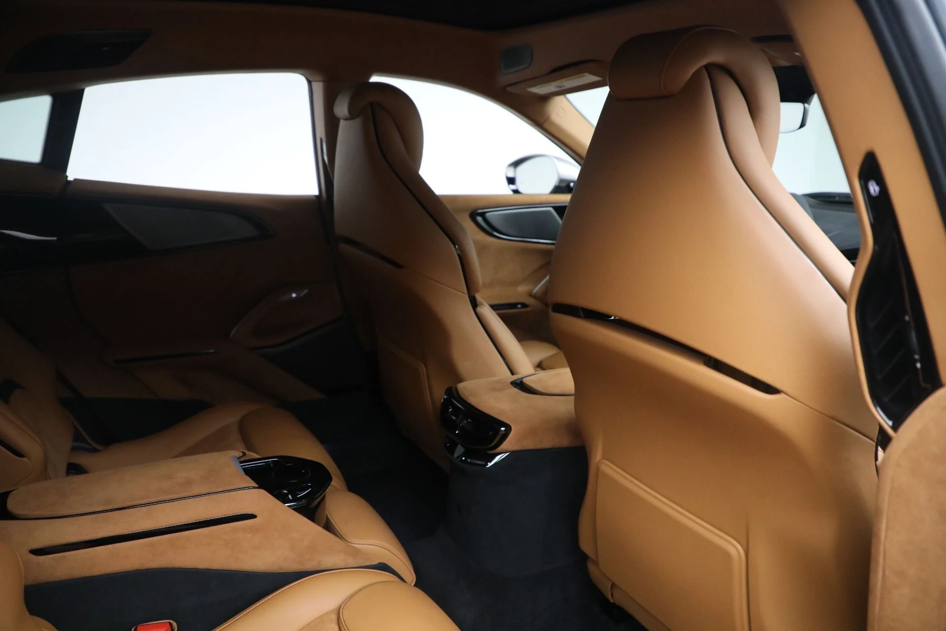 mph021_2297227570_Used_2024_Ferrari_Purosangue_1770065660_2c48377fa7