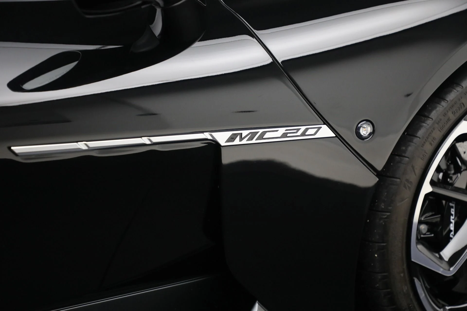 mph021_2298287730_Used_2023_Maserati_MC_20_a72632218b