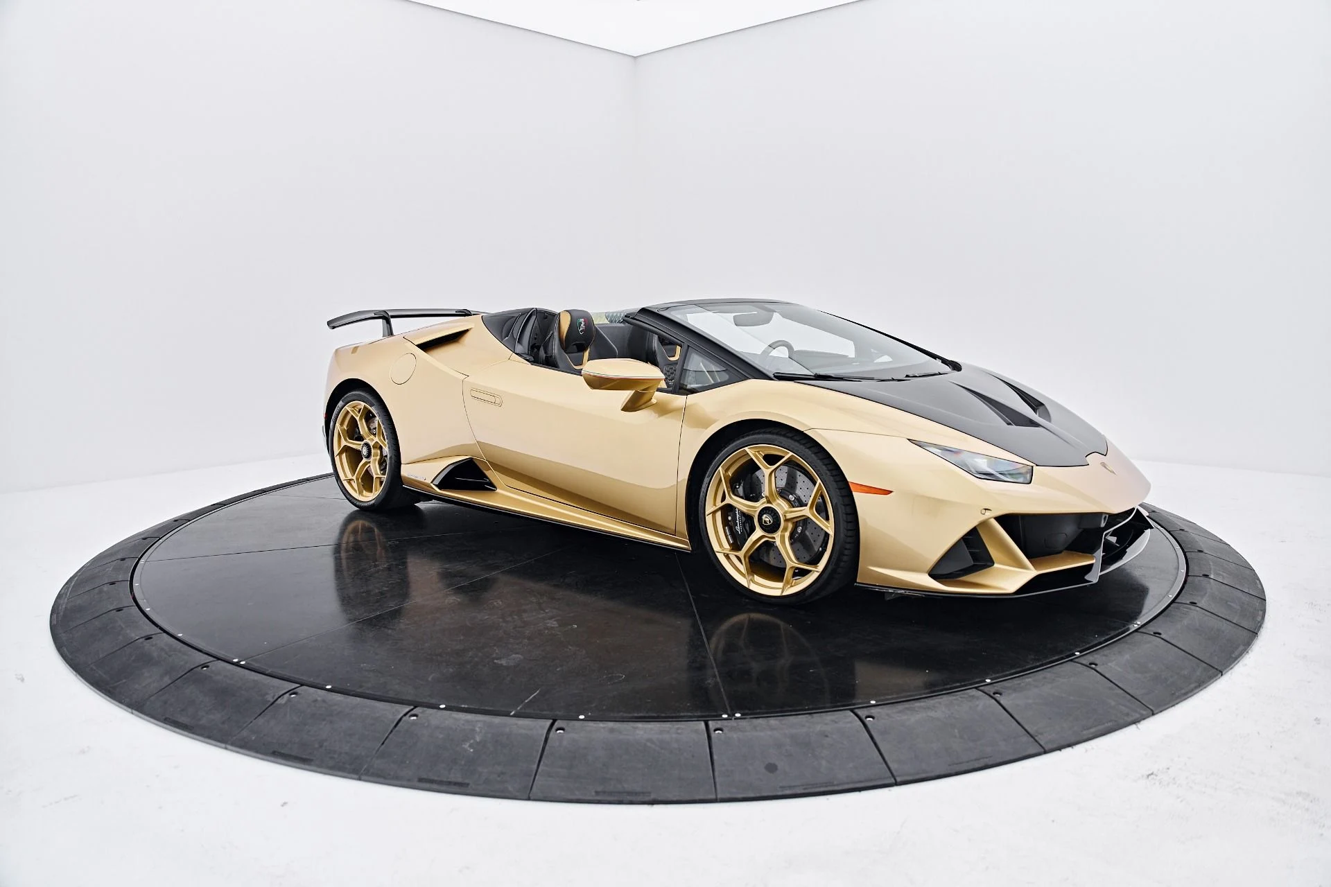 mph021_2305731835_Used_2022_Lamborghini_Huracan_EVO_Base_1791315873_4cc83d4355