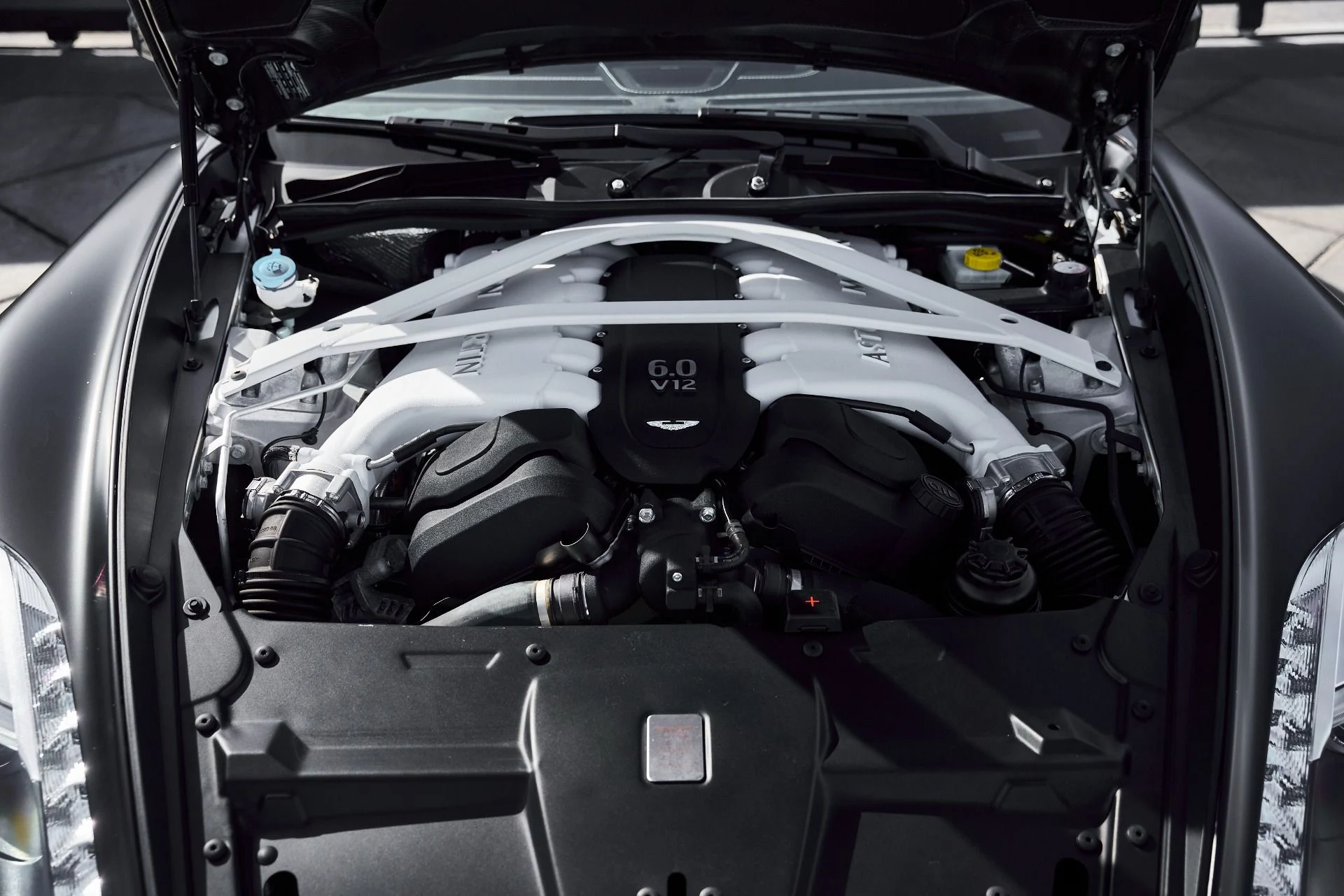 mph021_2306413930_Used_2014_Aston_Martin_Vanquish_V12_1773193797_8a8cf8ebfb