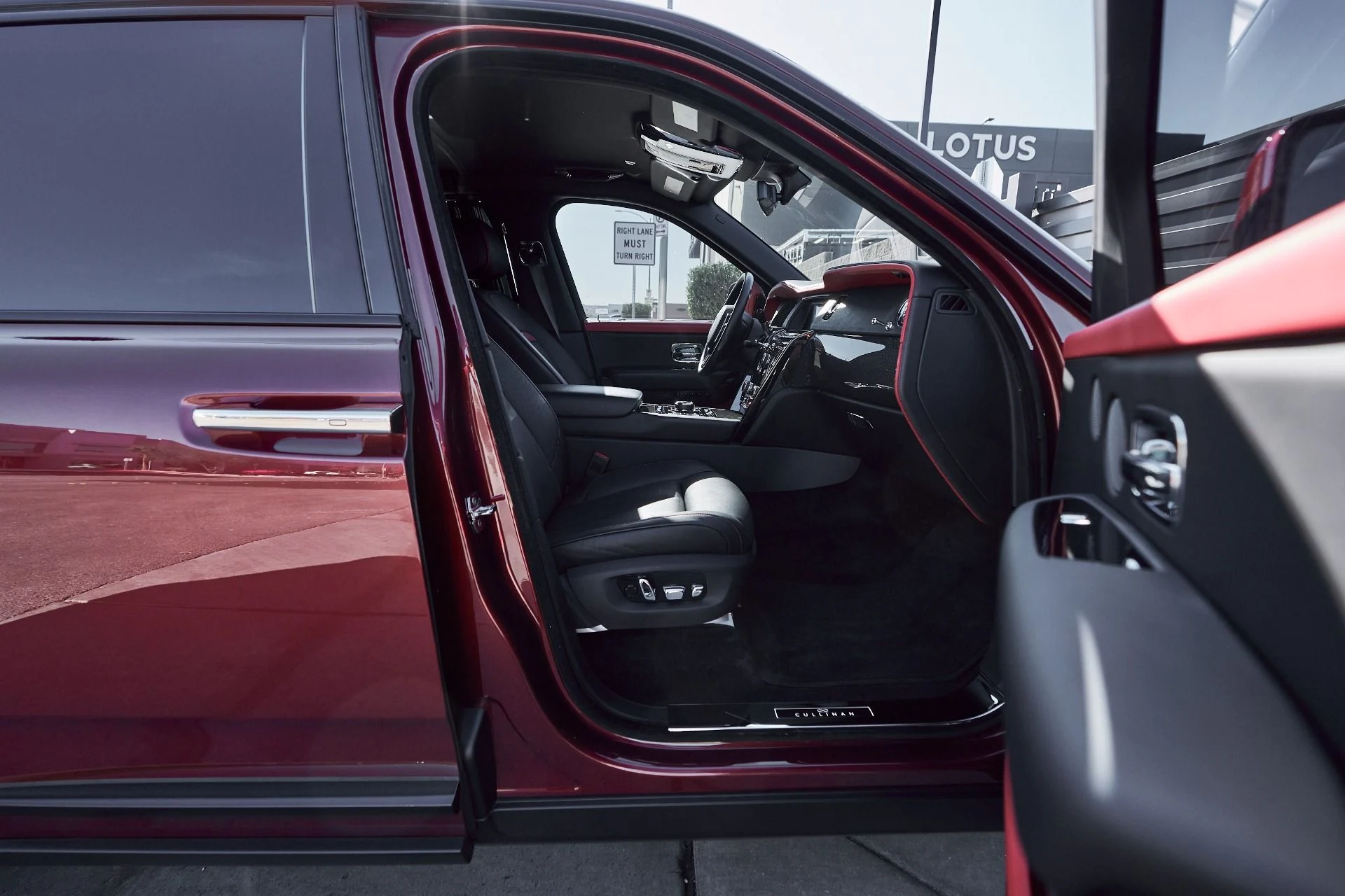 mph021_2306780466_Used_2022_Rolls_Royce_Cullinan_Black_Badge_1764038716_55678670a6