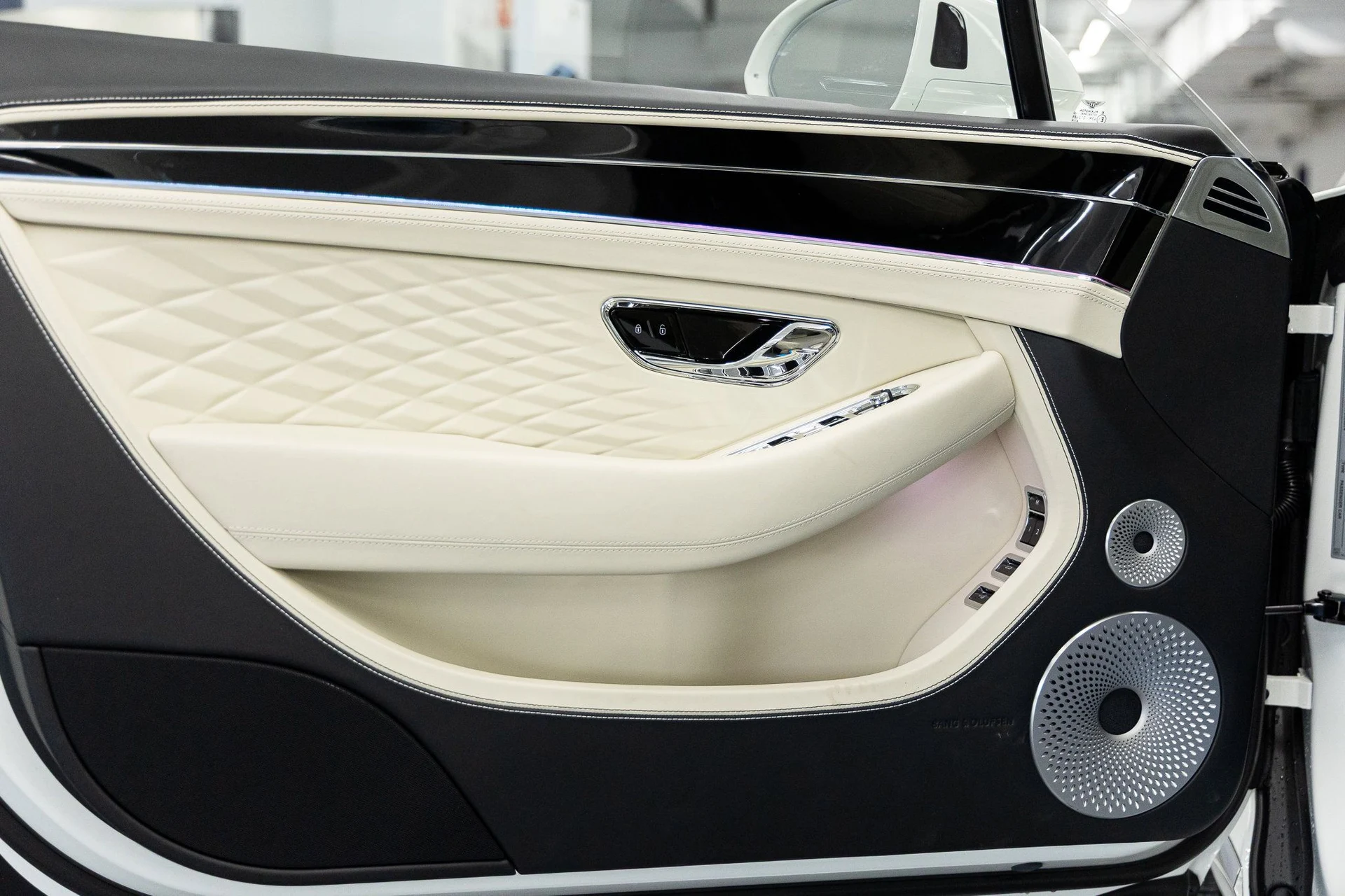 mph021_2307374755_871514b1ce34a659db3e0b35eb12b9ebx_0cdf9bd873