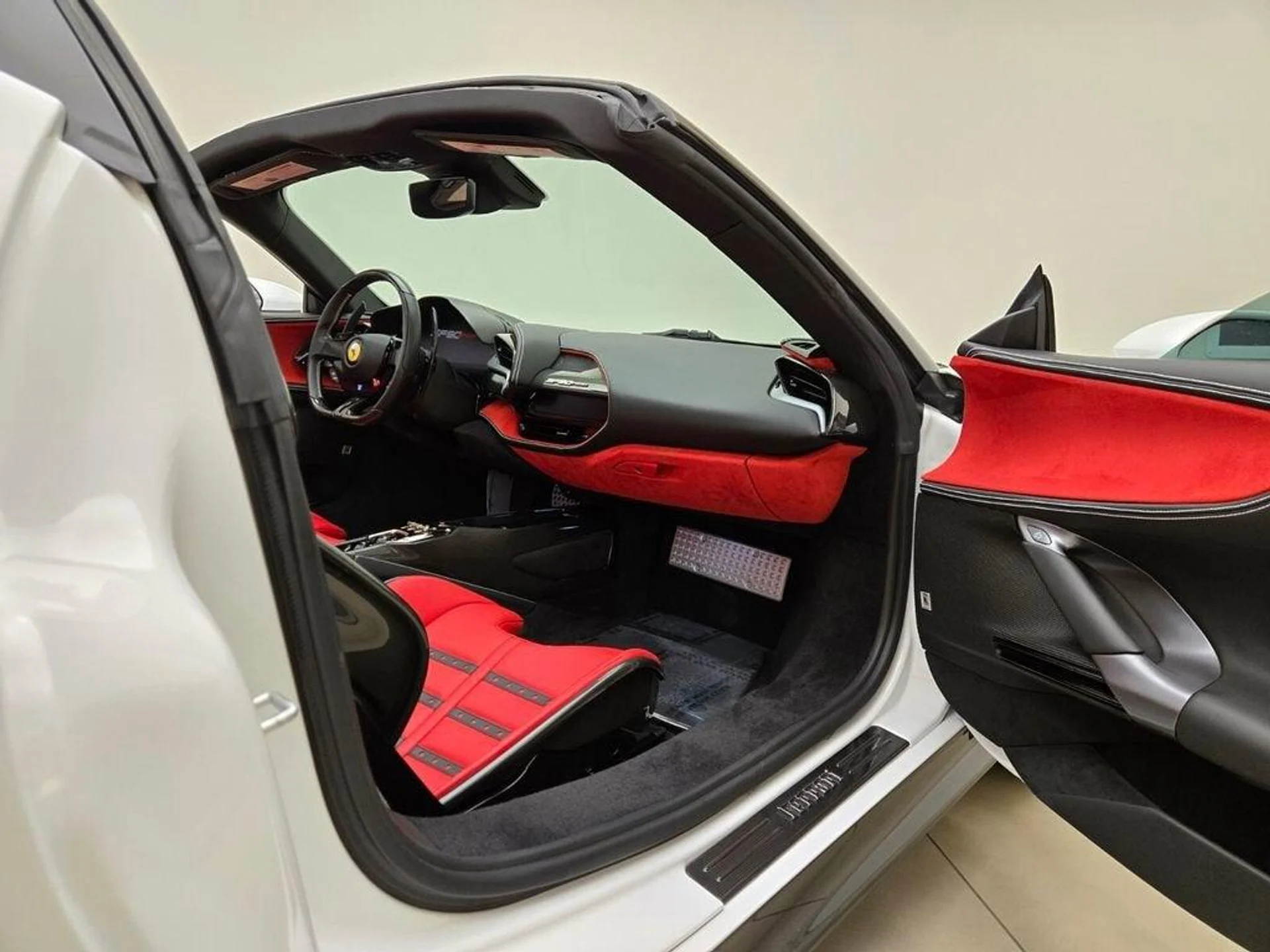 mph021_2313269543_Used_2023_Ferrari_SF_90_Spider_1775896790_3b6a732ec7