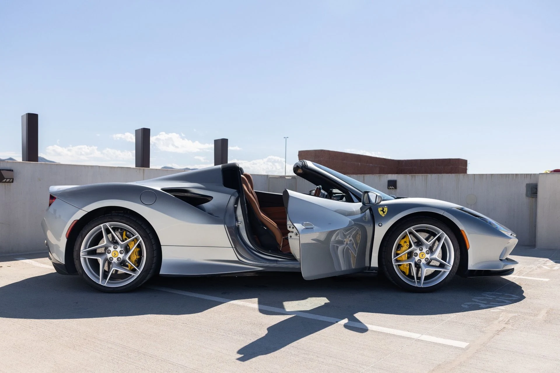 mph021_2318228320_Used_2021_Ferrari_F8_Spider_1791592255_89a9a65d36
