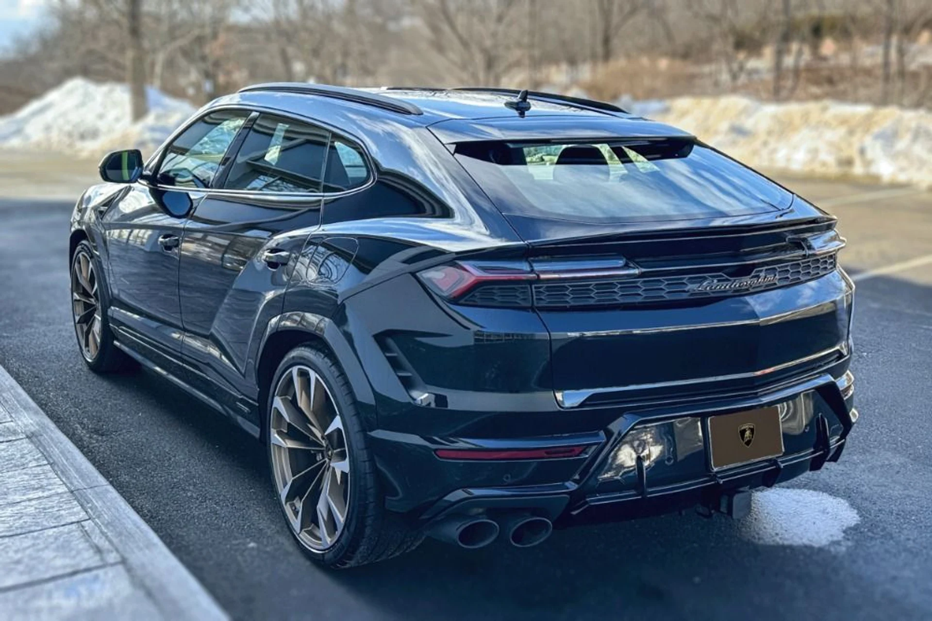 mph021_2324569330_Used_2025_Lamborghini_Urus_SE_1770898598_f0eaf10a2c