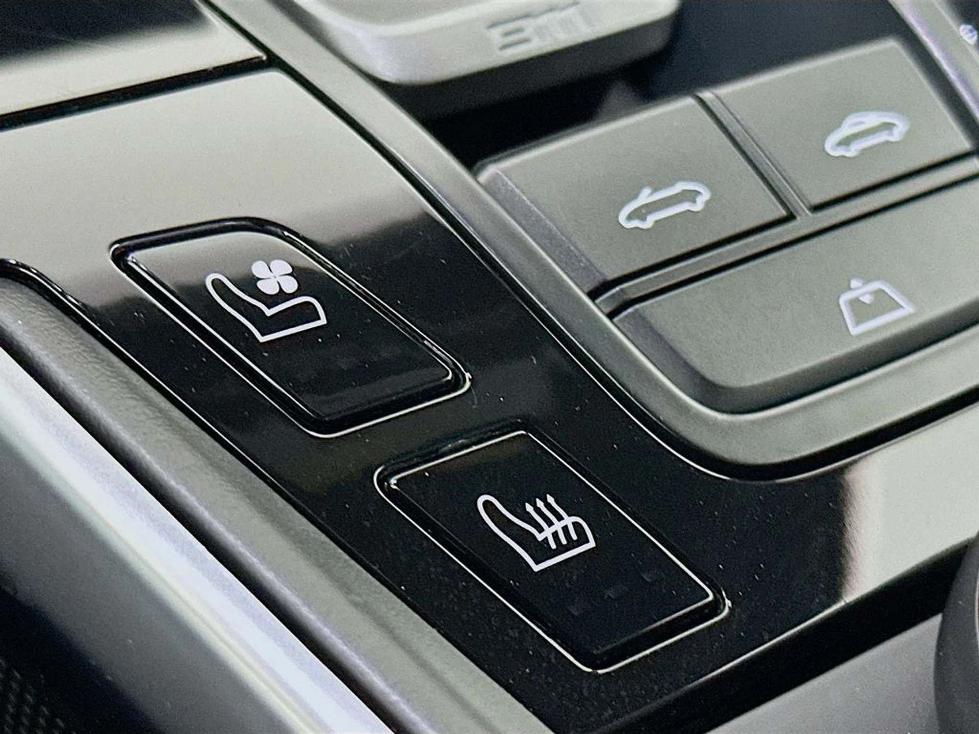 mph021_2325253009_3429eb8a26a9c136b649c48ecc8e7802x_e9a77de978