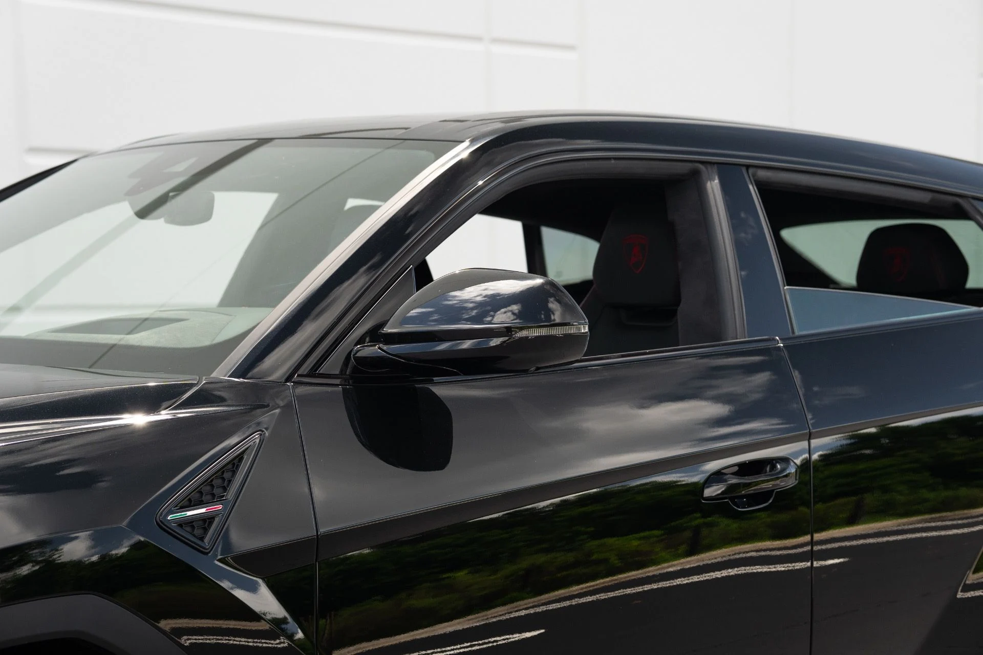 mph021_2333579380_Used_2020_Lamborghini_Urus_1758836559_46f0ad289f