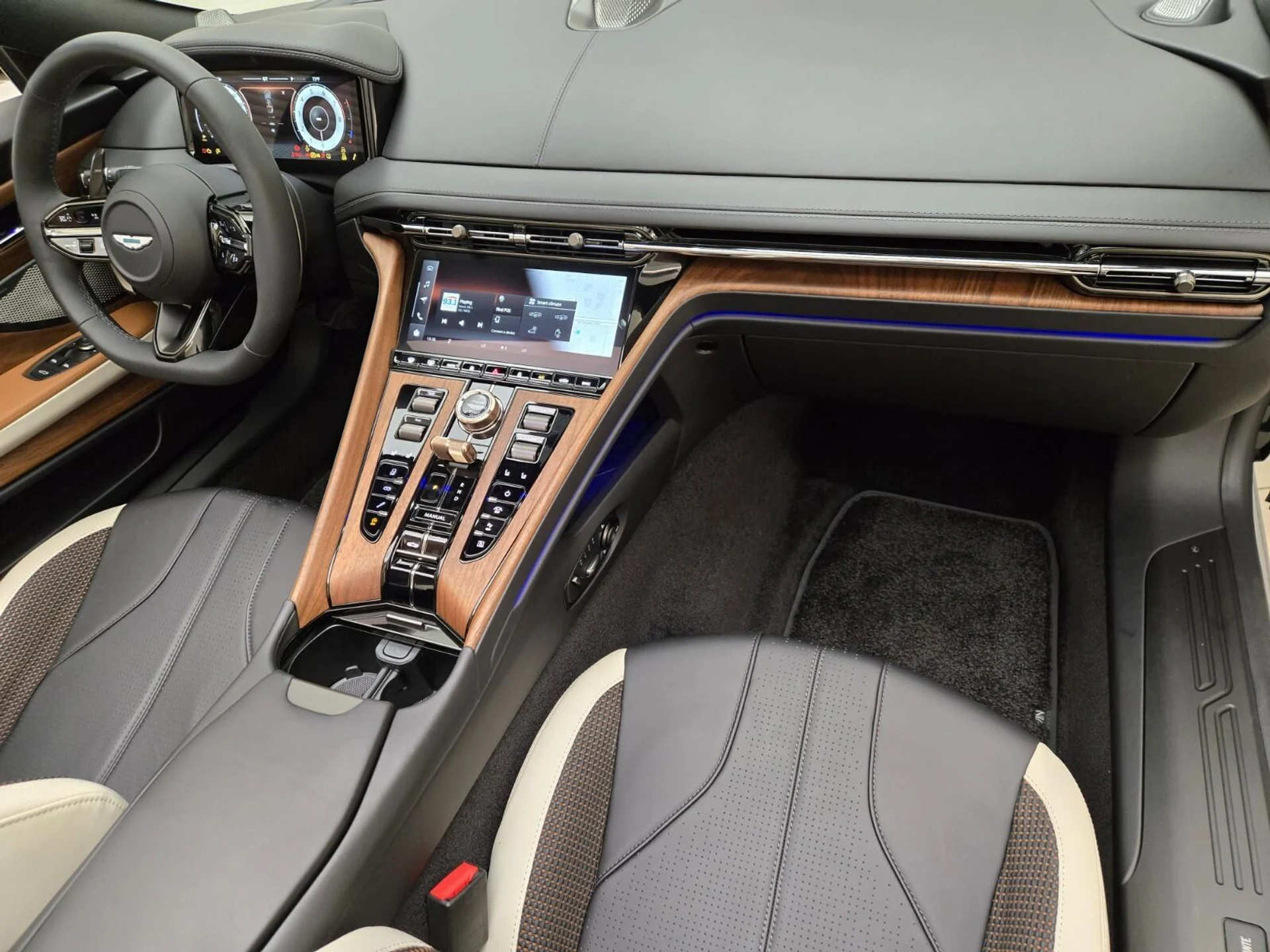 mph021_2333770587_New_2026_Aston_Martin_DB_12_Volante_1777612890_ea62115a83