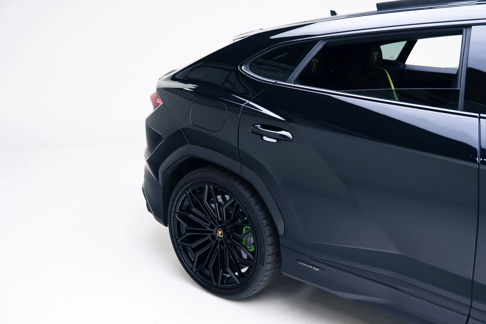 mph021_2345997223_Used_2025_Lamborghini_Urus_SE_1767912107_f8a582db58