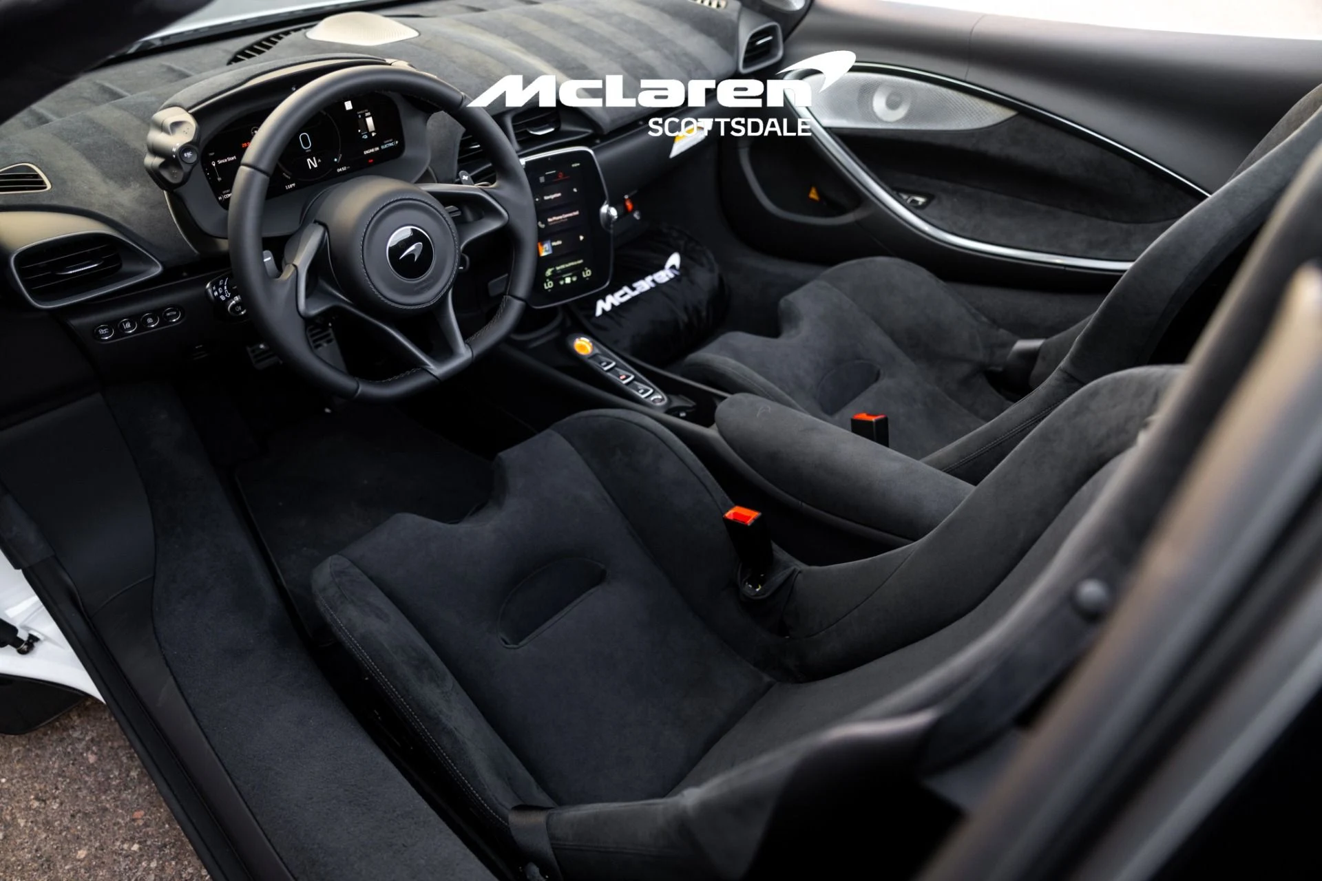 mph021_2347993017_Used_2025_MCLAREN_ARTURA_1728156448_bf8b958114