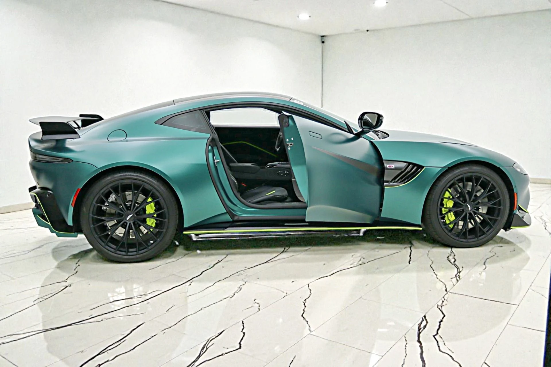 mph021_2353278701_Used_2023_Aston_Martin_Vantage_F1_EDITION_0ca82dd4e0