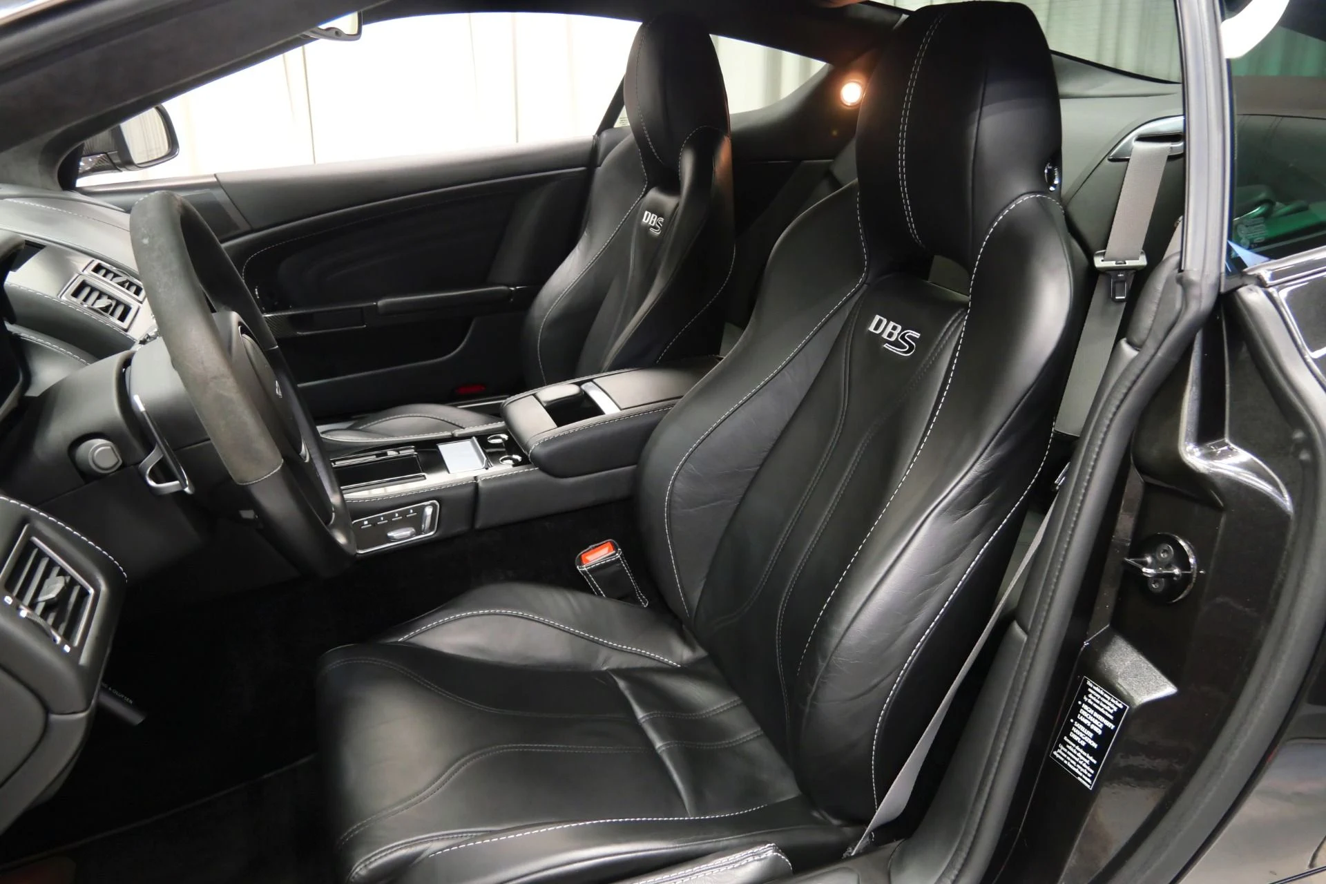 mph021_2358169960_Used_2012_Aston_Martin_DBS_Carbon_Edition_1761154594_73170b5f4e