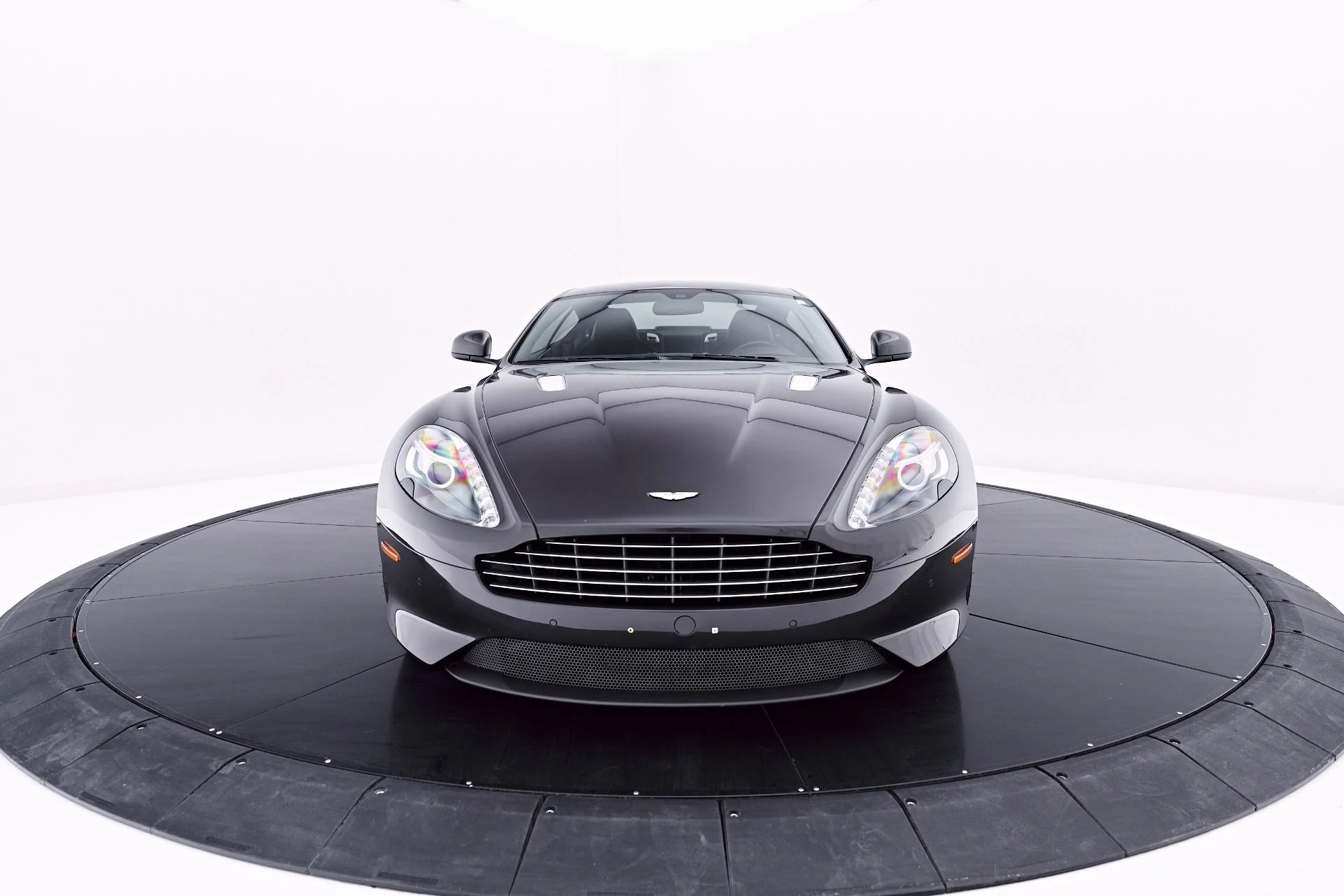 mph021_2358465844_Used_2014_Aston_Martin_DB_9_Base_1780969025_bca2ff7796