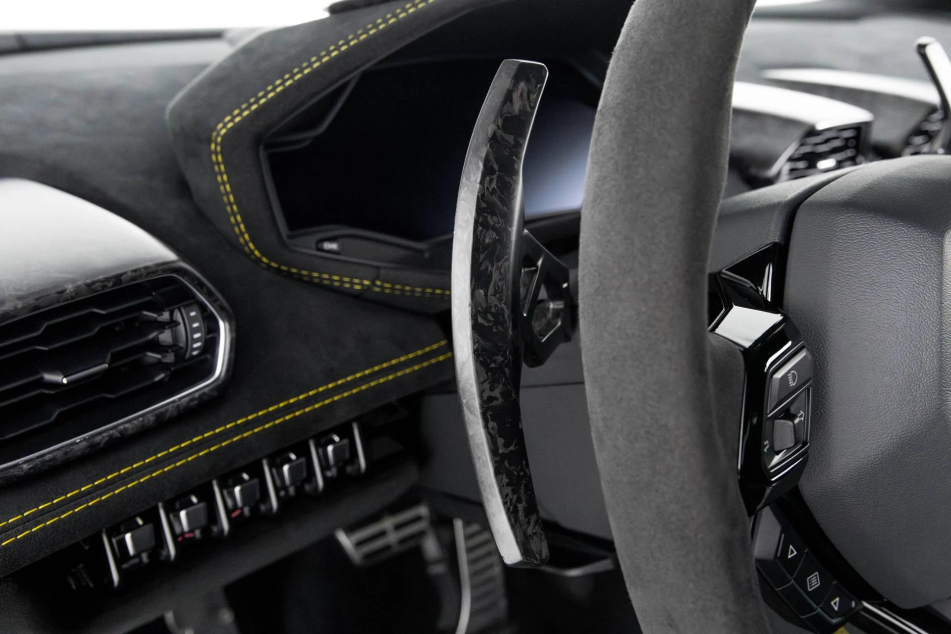 mph021_2361189024_Used_2018_Lamborghini_Huracan_Performante_1762565902_5bcc937039