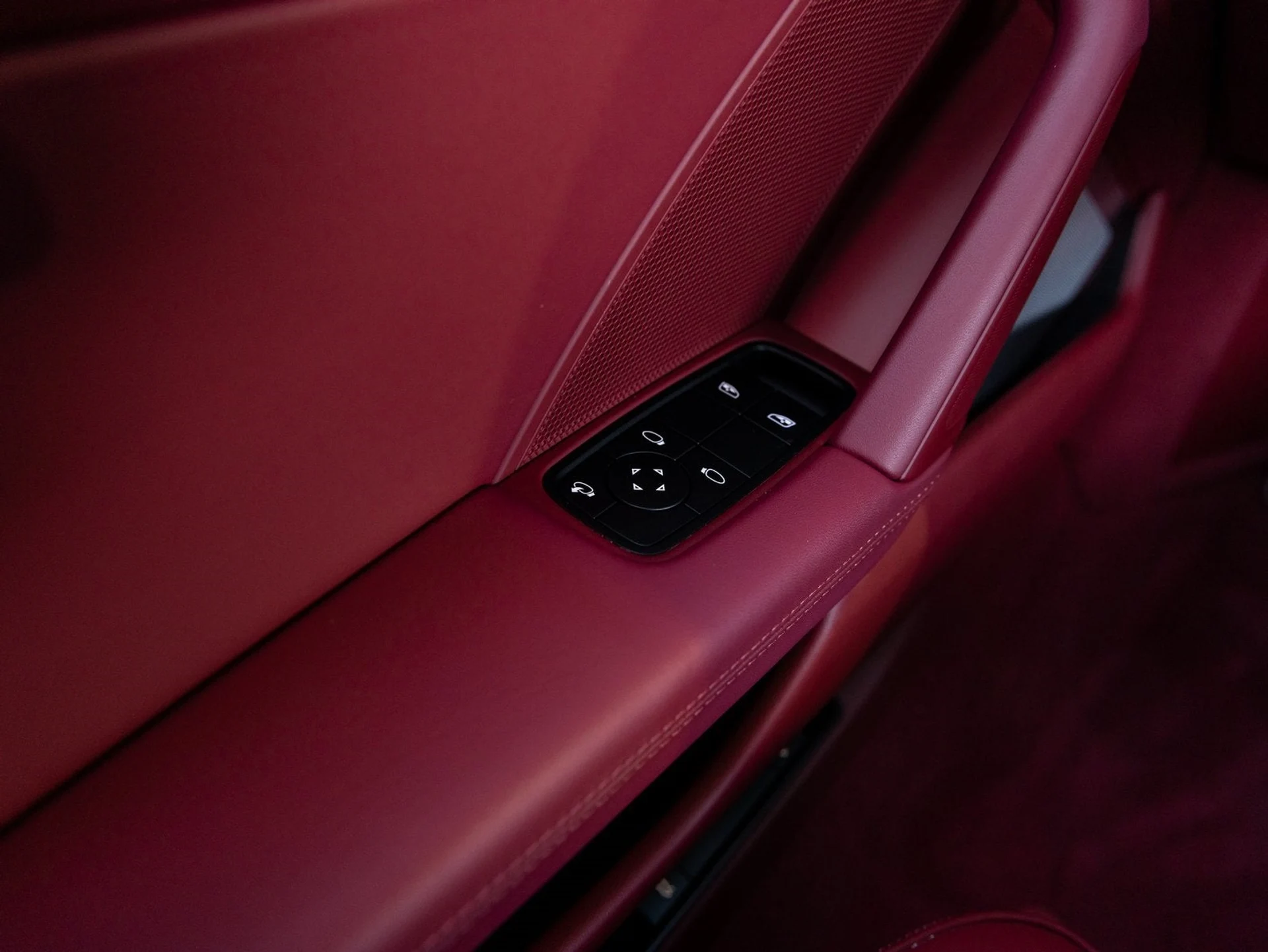 mph021_2365770805_22_f3655690de