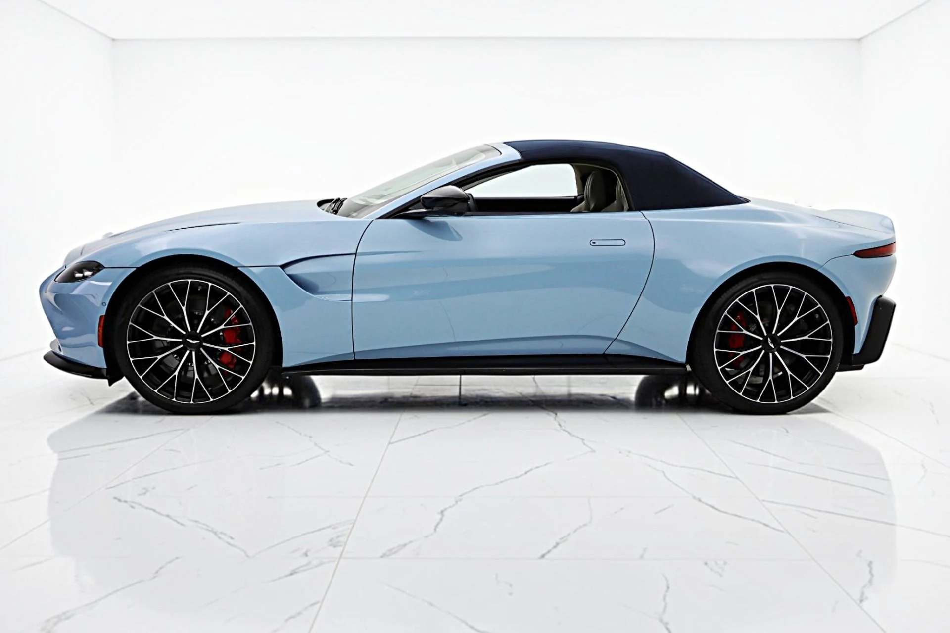 mph021_2367623342_Used_2022_Aston_Martin_Vantage_Roadster_8973d7ce55
