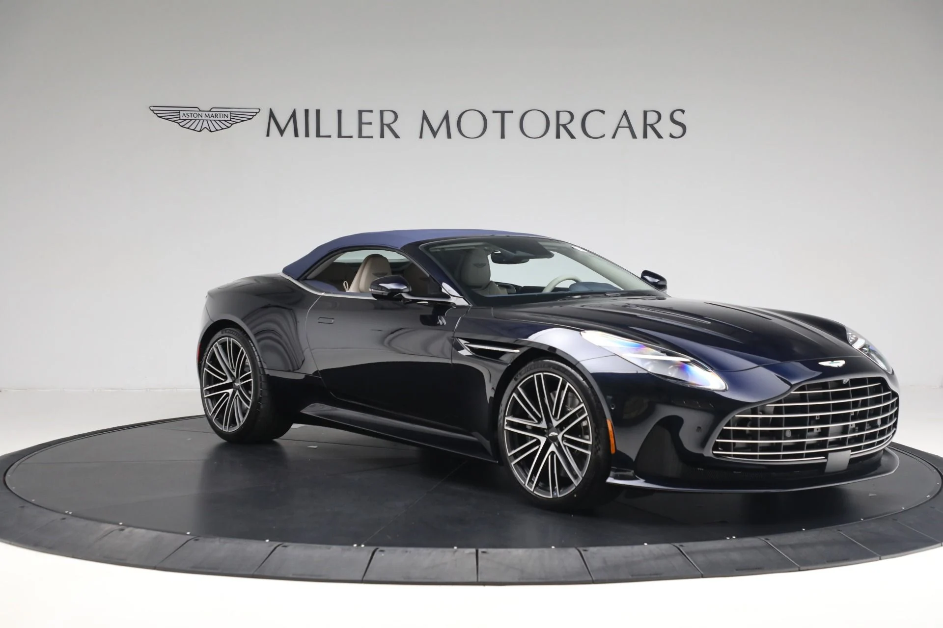 mph021_2370480118_New_2025_Aston_Martin_DB_12_Volante_57dbdac3f9