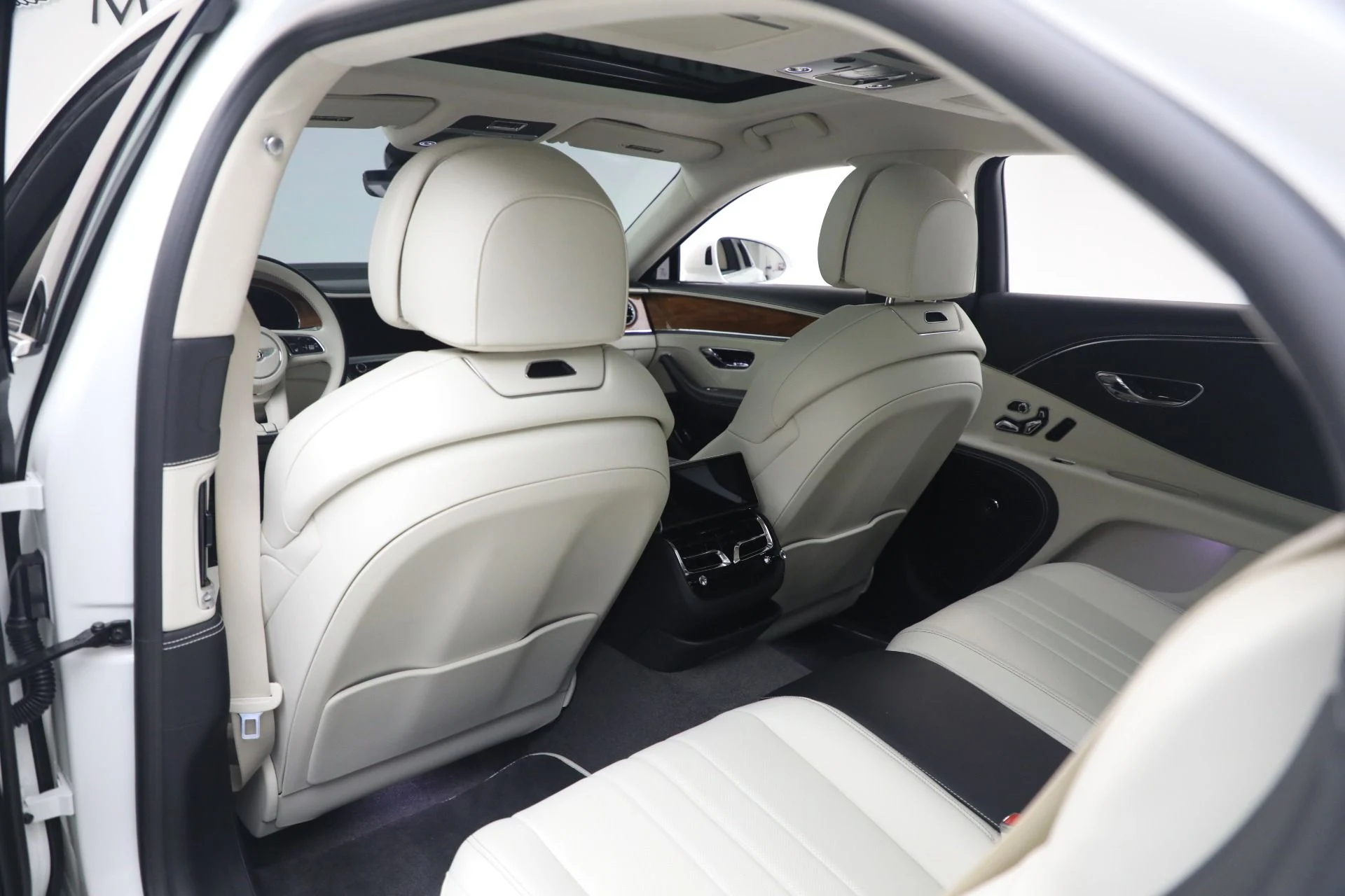 mph021_2373664354_Used_2024_Bentley_Flying_Spur_Hybrid_a4f4c11255