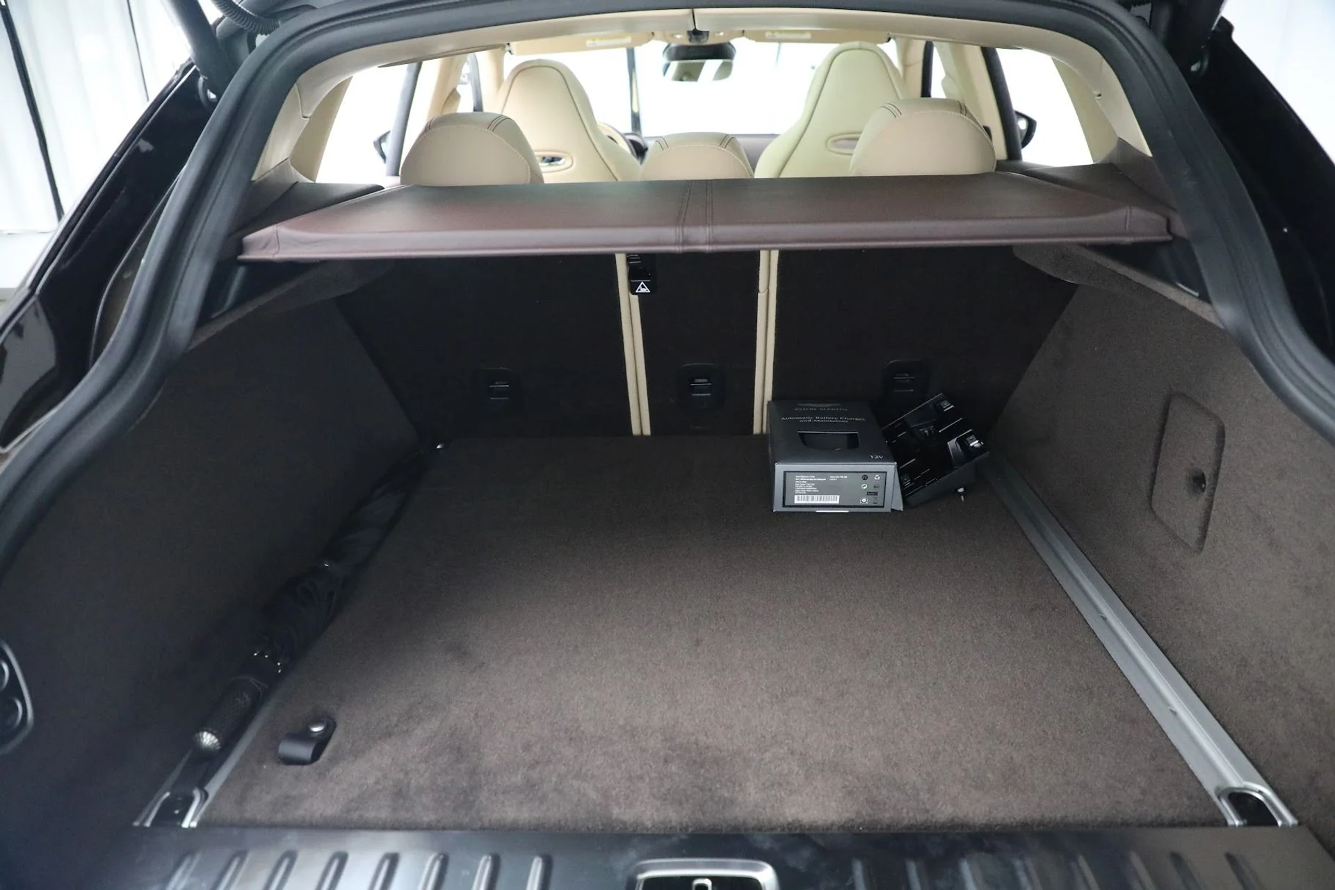 mph021_237427395_Used_2022_Aston_Martin_DBX_1667327146_ddc1f745e3