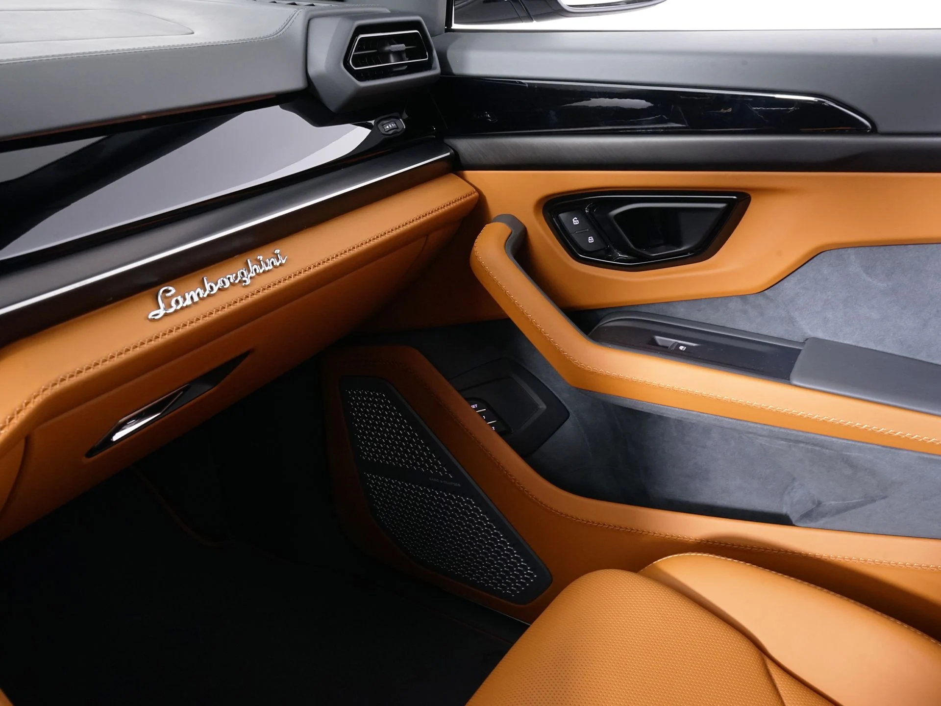 mph021_2378392091_c766aba351b034d94de5d7b53d487e60x_5352093db9