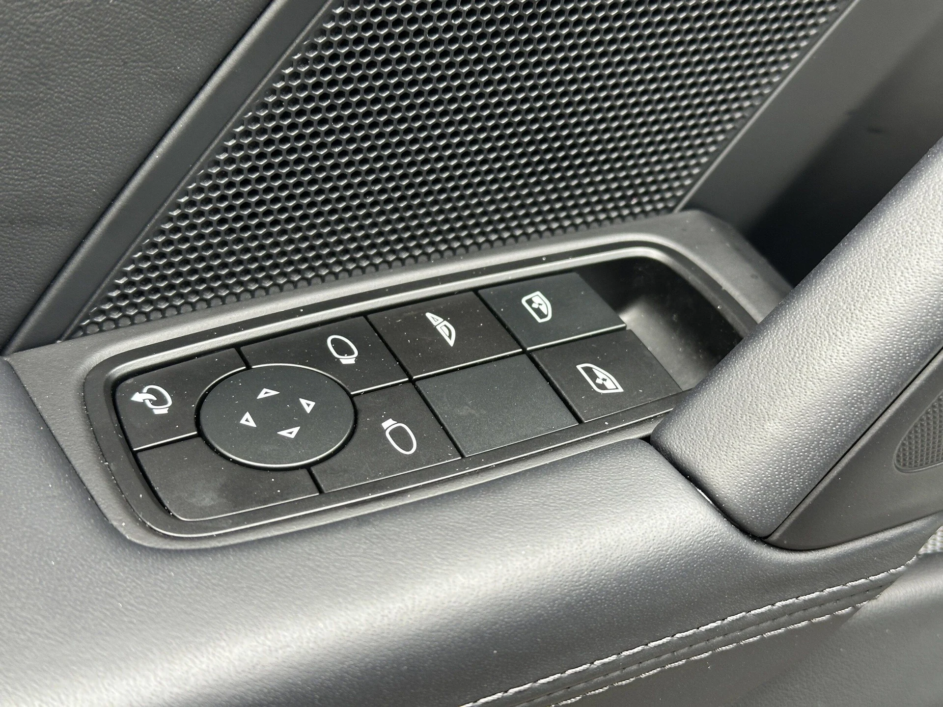 mph021_2379551321_28247b877547faed3c5cd5a63fe6fc45x_18609458fc