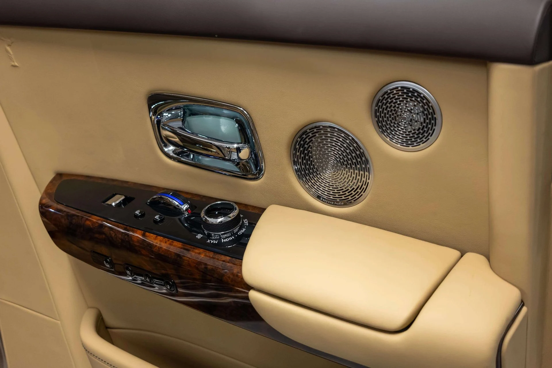 mph021_2380550152_a5ef18a6_189c_4899_a104_157da2393379_201920_Rolls_Royce20_Phantom2028_SCA_687_S59_KU_10466929_21_7a590e8c6e