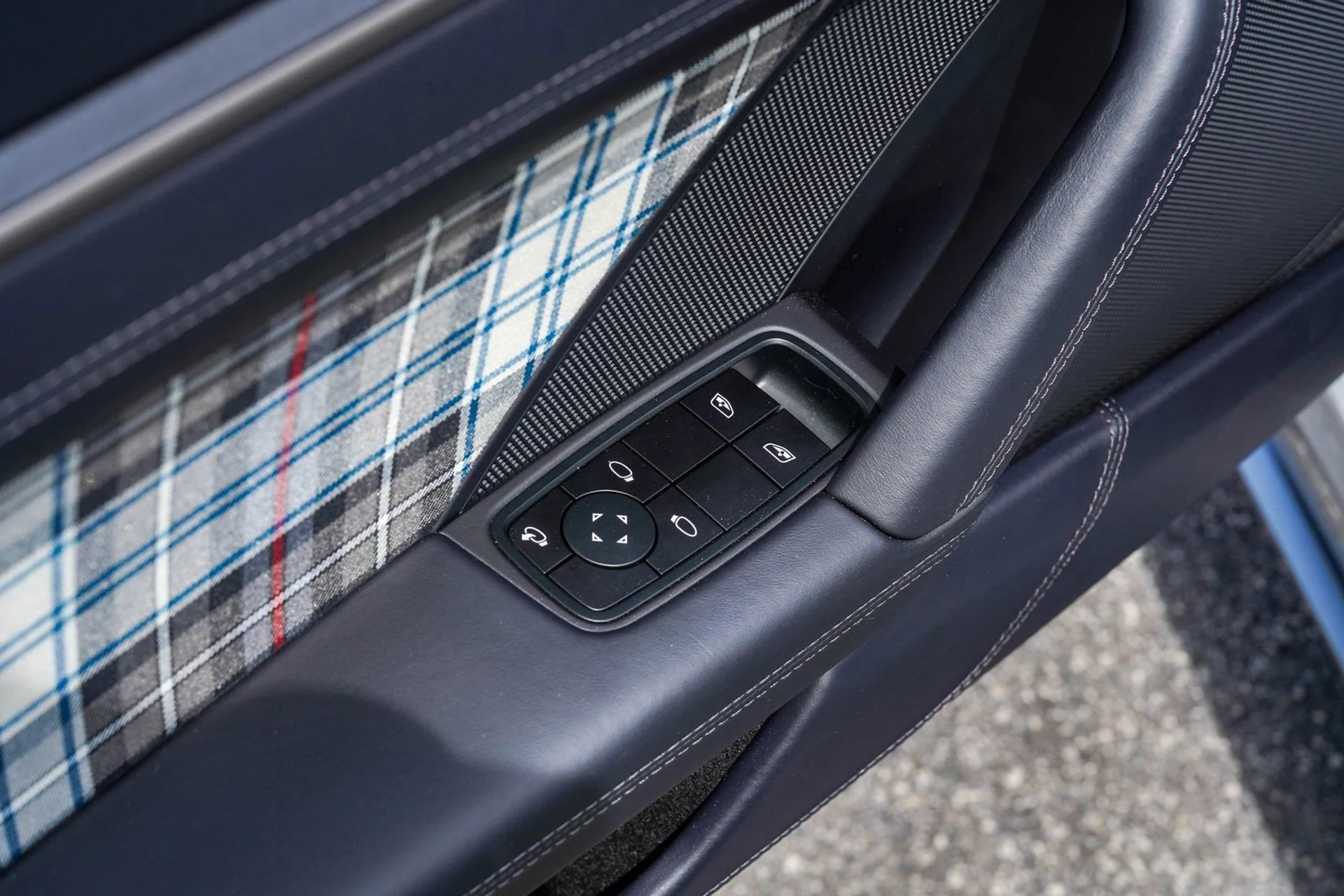 mph021_2385214421_04312415834aeab997bc8901e301a1ec_04af2c2788