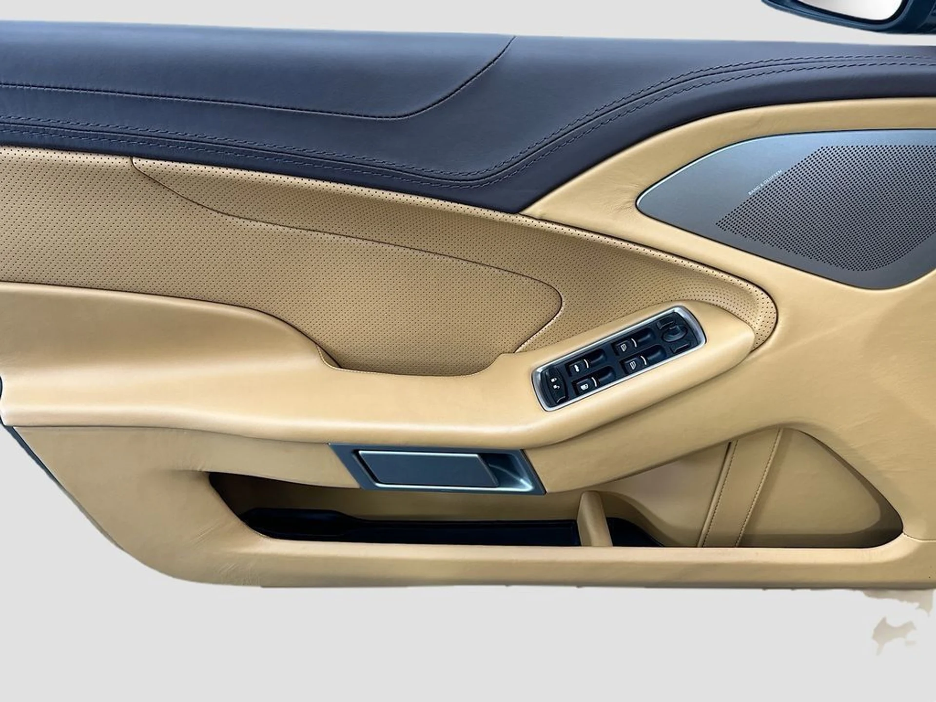 mph021_2385252267_used_2017_aston_martin_vanquish_volante_8119_22986074_22_1024_244e429722