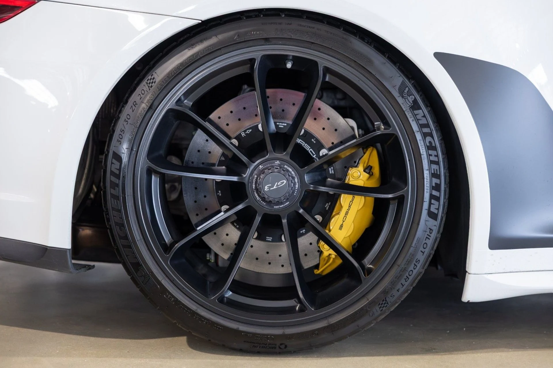 mph021_2391295676_l_A_325f10911d