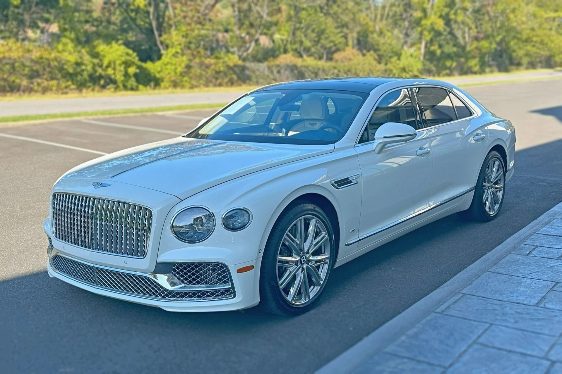 mph021_2392338702_Used_2022_Bentley_Flying_Spur_V8_1759839159_8762c94d68