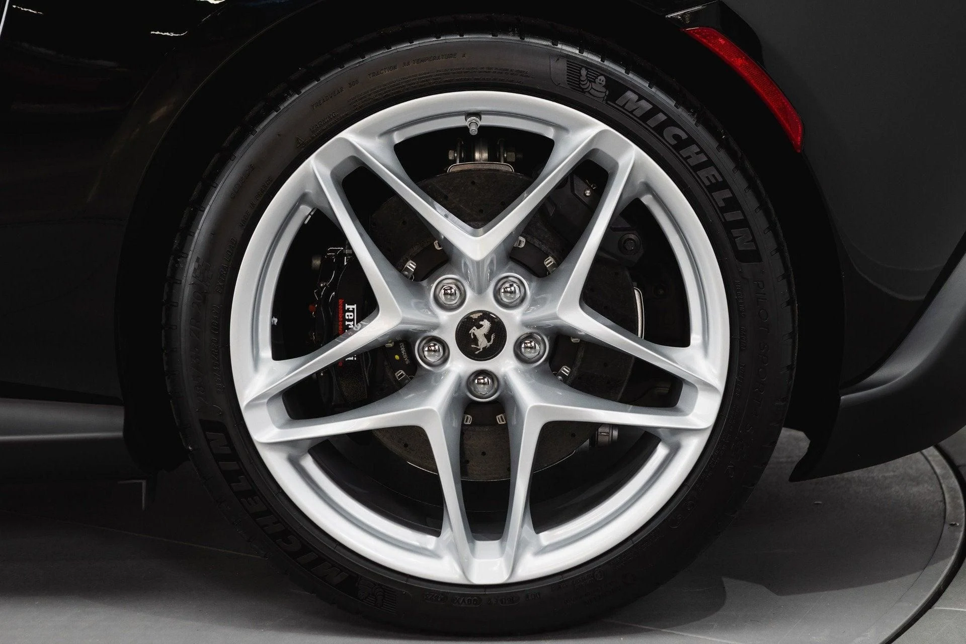 mph021_2405452974_Used_2024_Ferrari_Roma_Spider_1777350131_4f04906dff