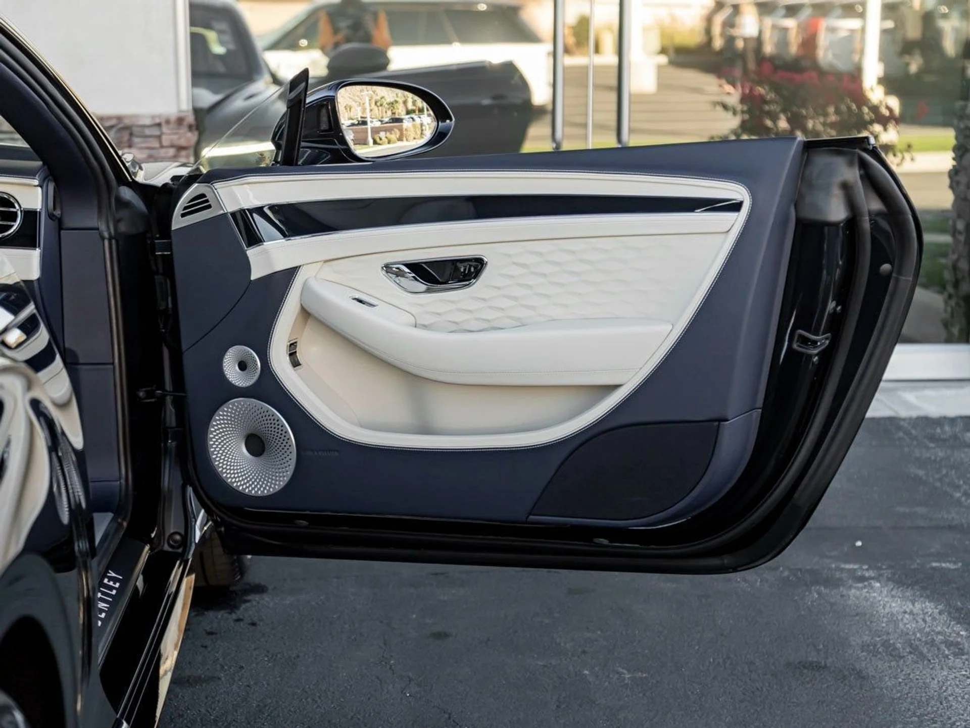 mph021_2406107204_22_404ed67097