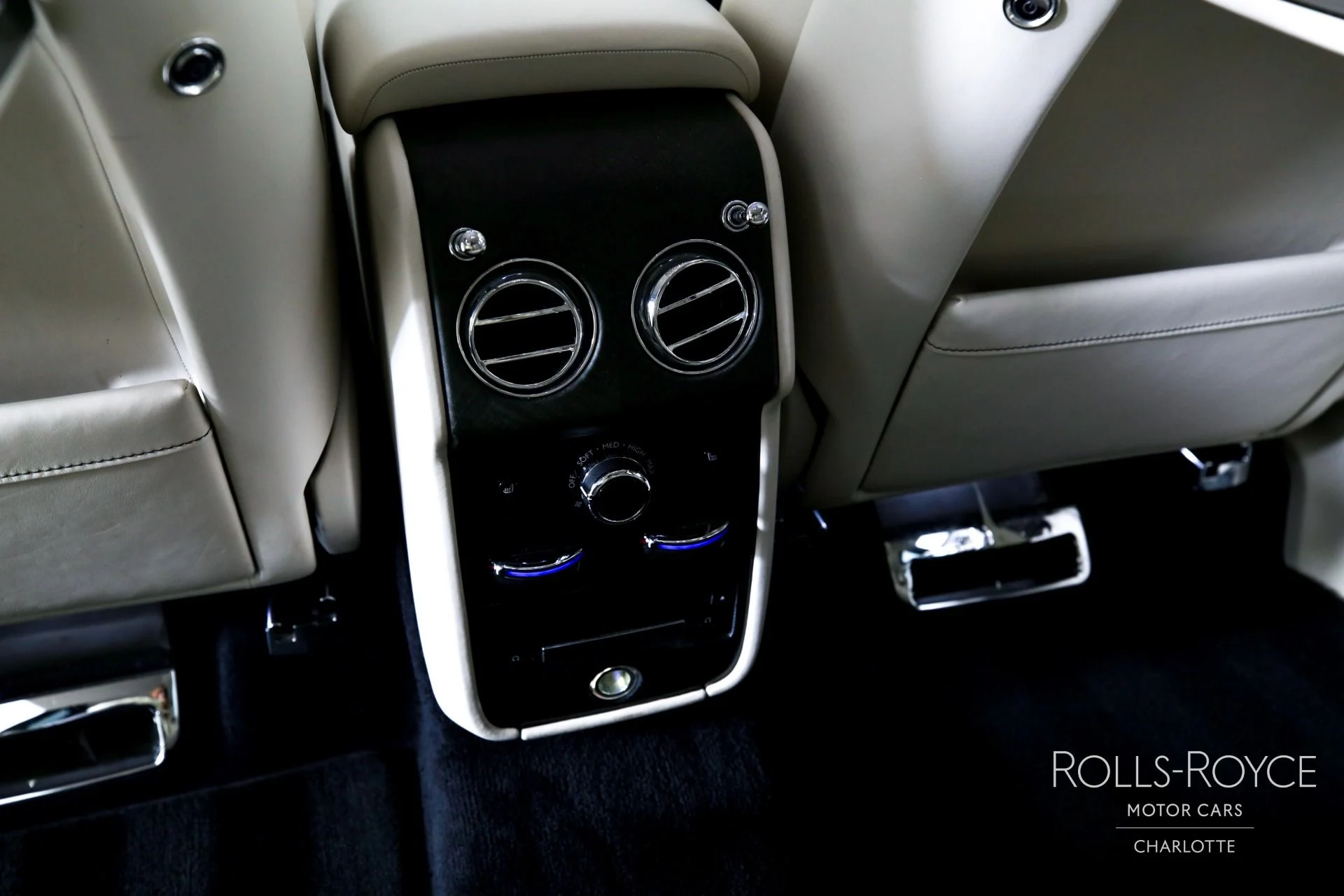 mph021_2406349902_Used_2020_Rolls_Royce_Cullinan_1772228015_14c624a6cb